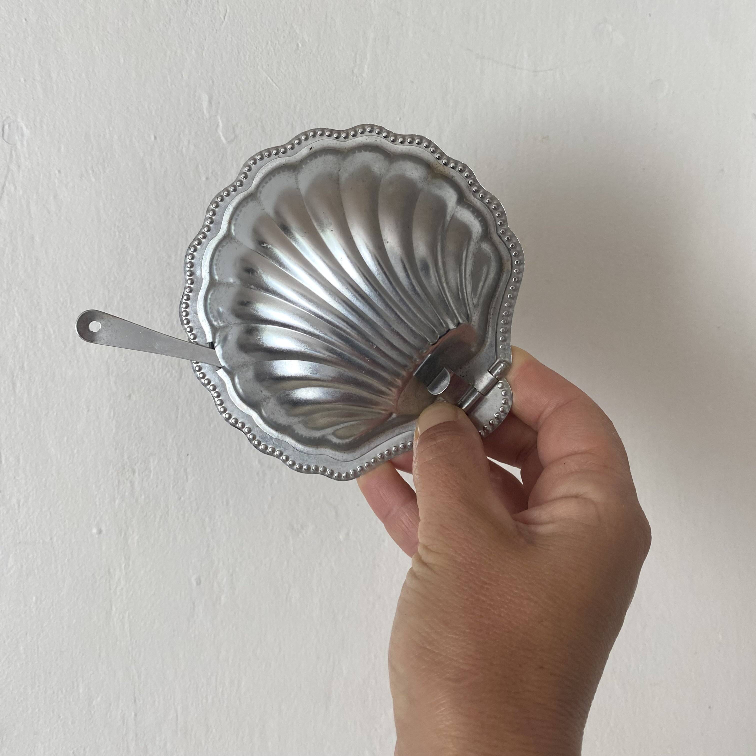 Stainless steel and glass shell butter dish with knife