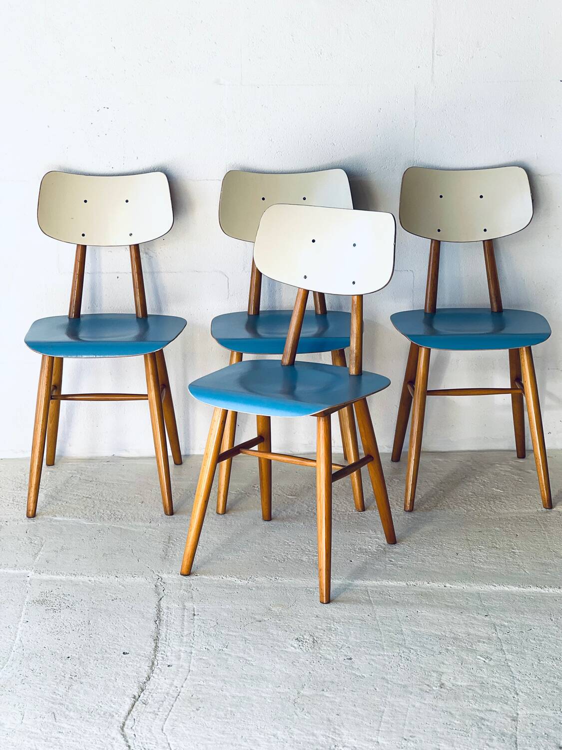 Chaises de salle à manger par TON