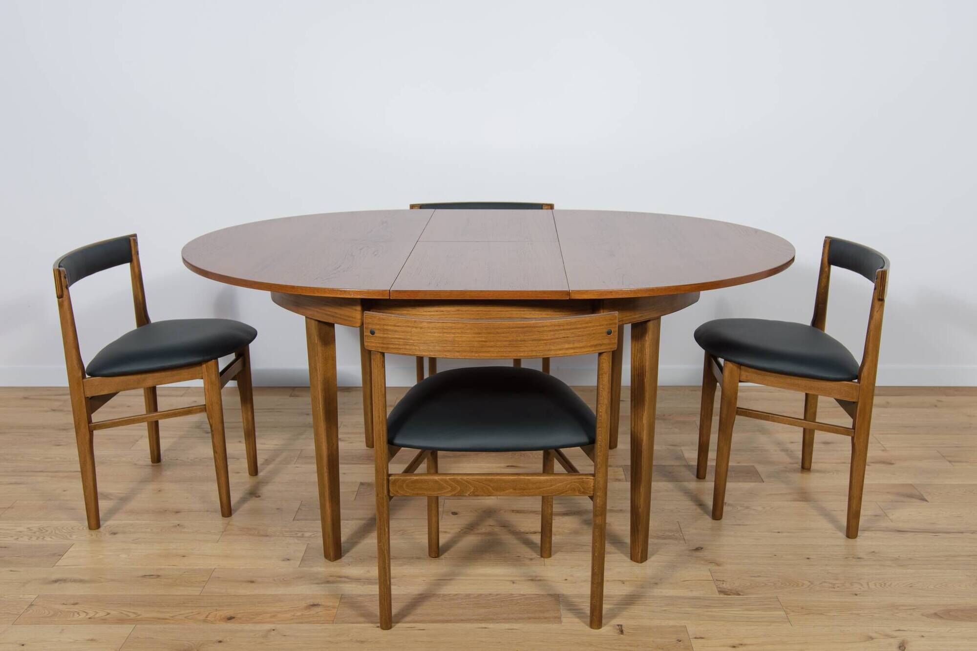 Mid-Century Round Extendable Dining Table and Chairs from McIntosh, 1960s, Set of 5