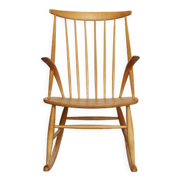 IW3 Fauteuil à bascule par Illum Wikkelsø pour Niels Eilersen