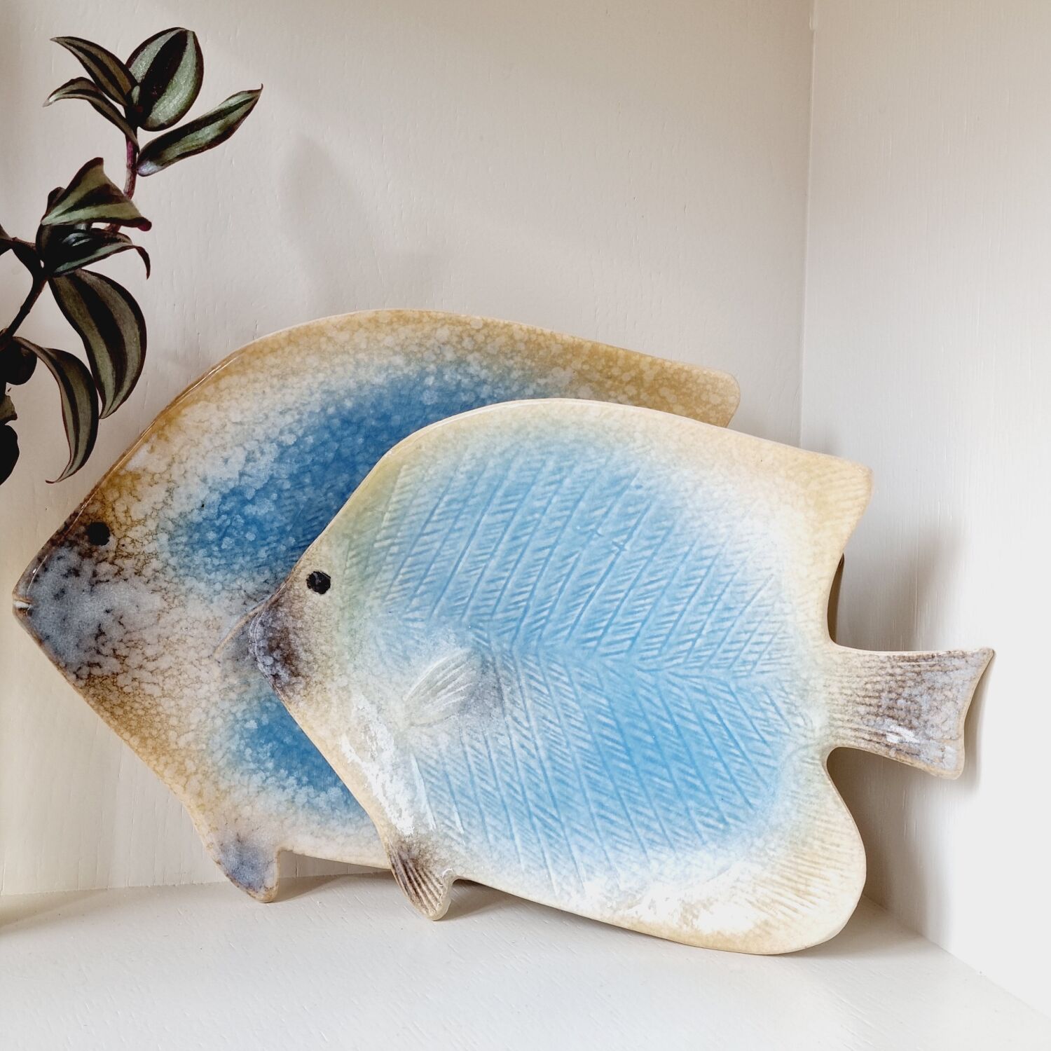 2 empty ceramic fish pockets