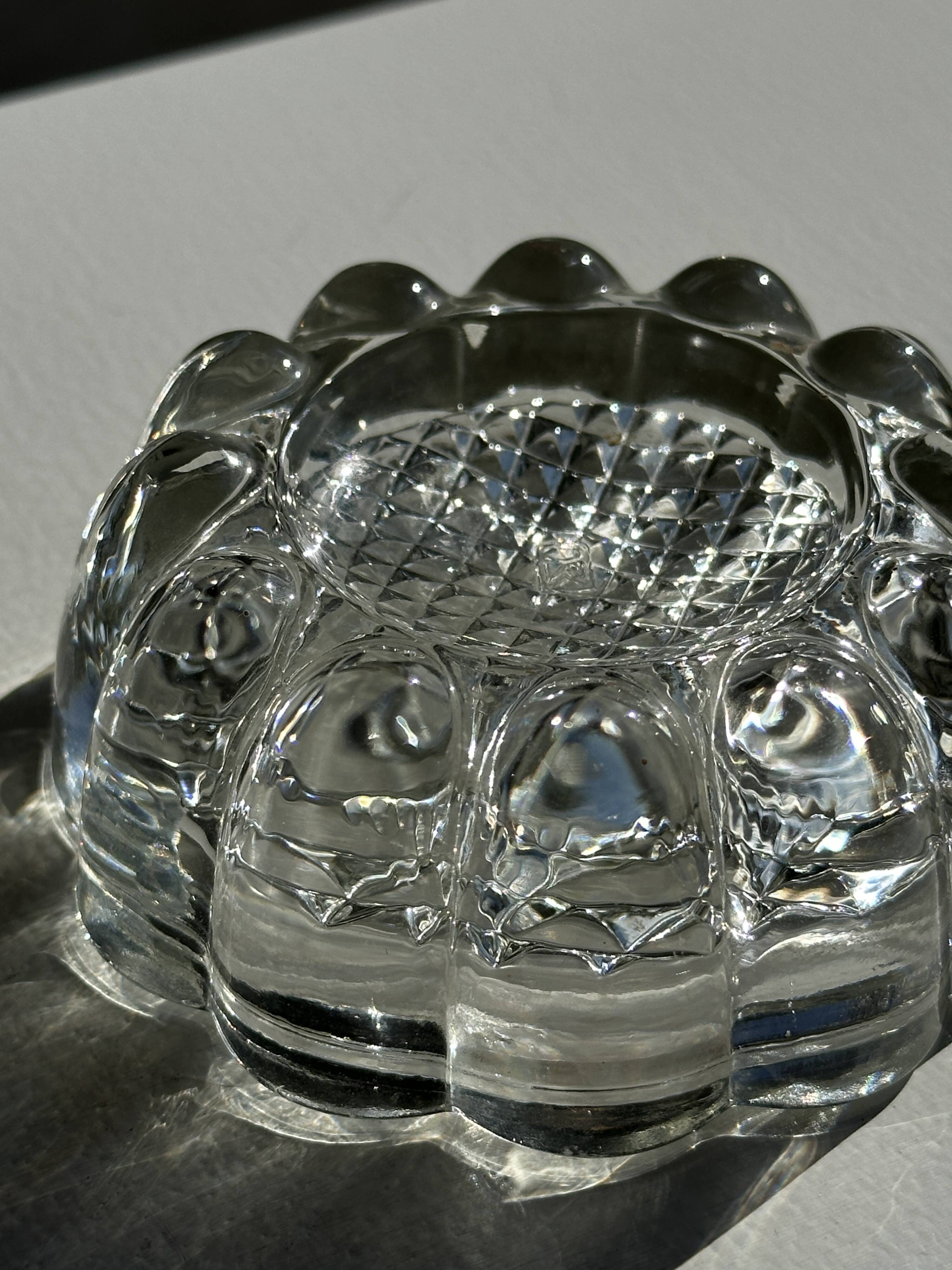 Small glass ashtray in the shape of a flower France Reims Brand MO