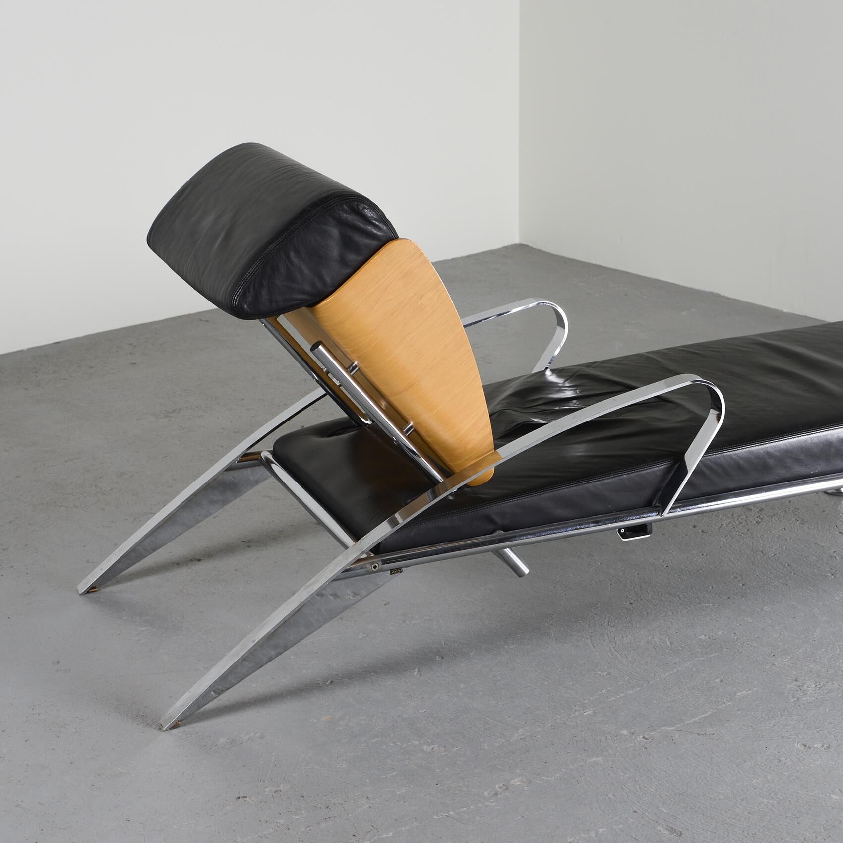 Futuro chaise longue by Massimo Iosa-Ghini, Moroso 1986