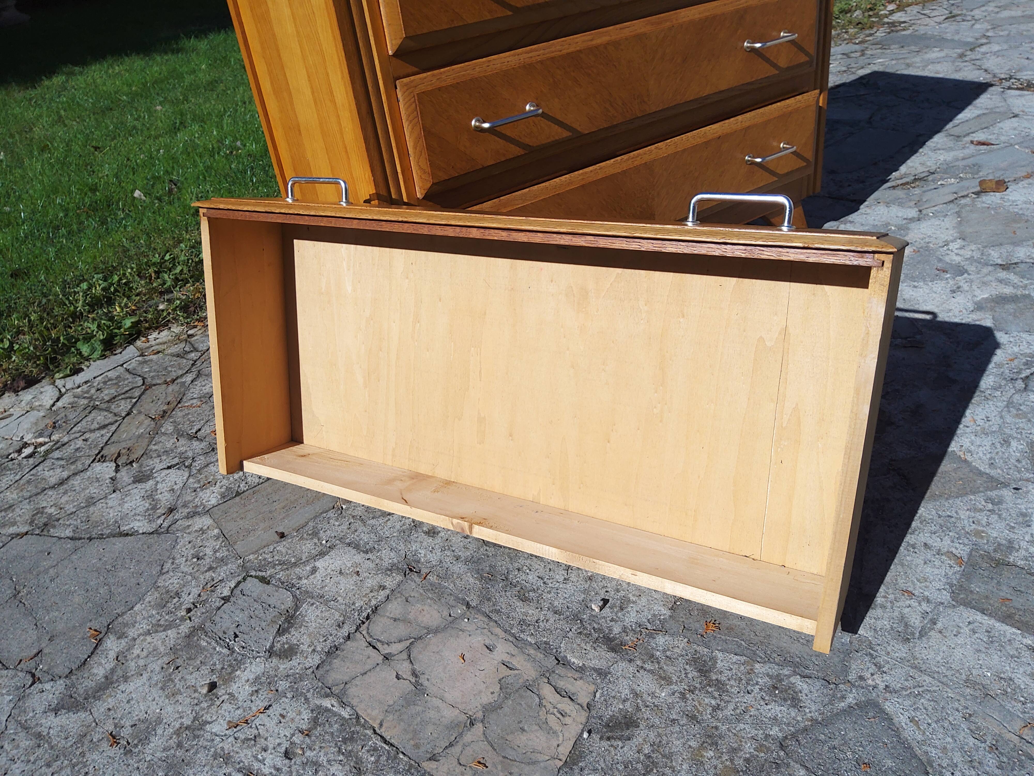 Compass-legged chest of drawers