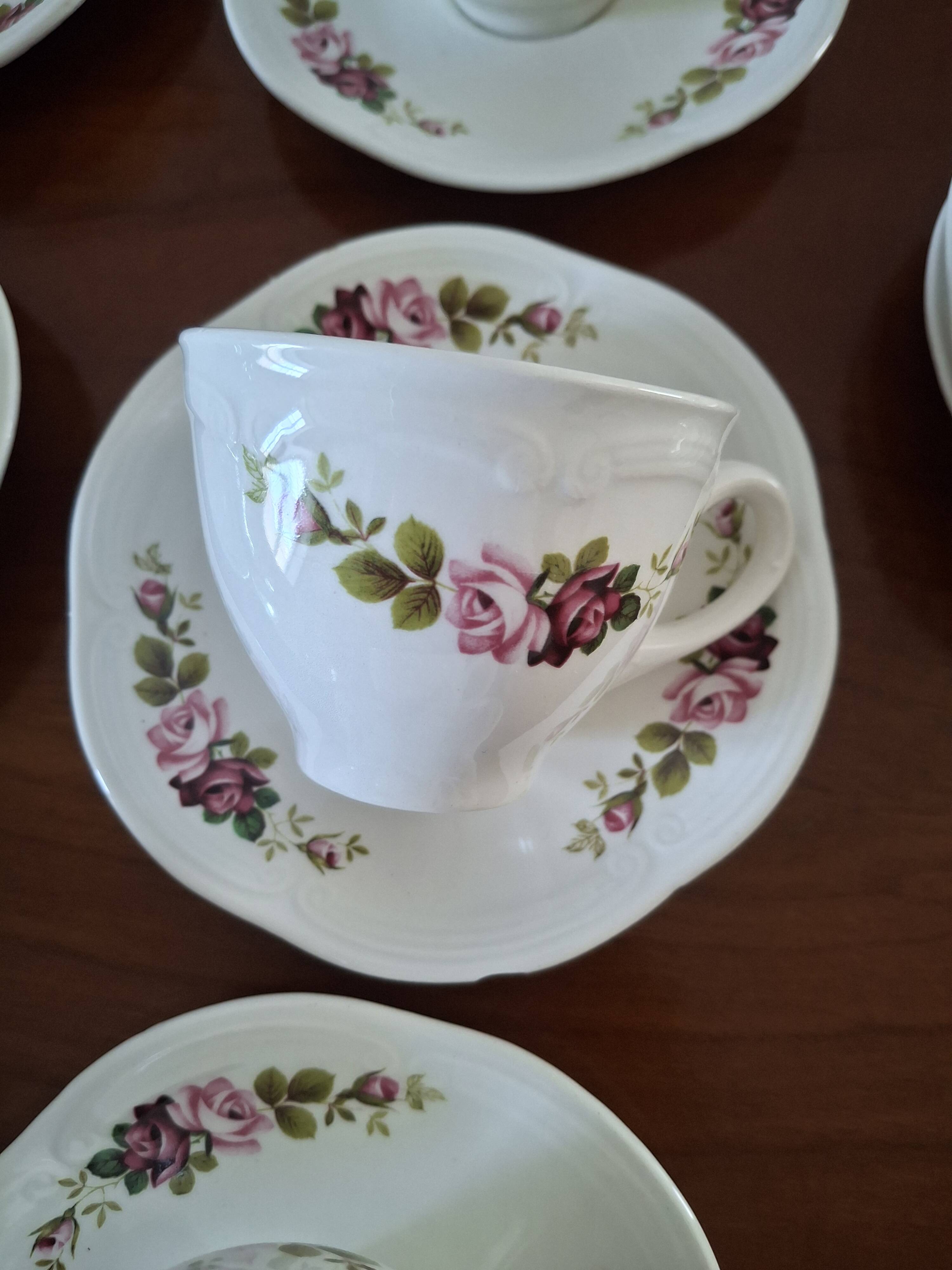 Vintage tableware service in Gien earthenware, "Champs" model with roses – An