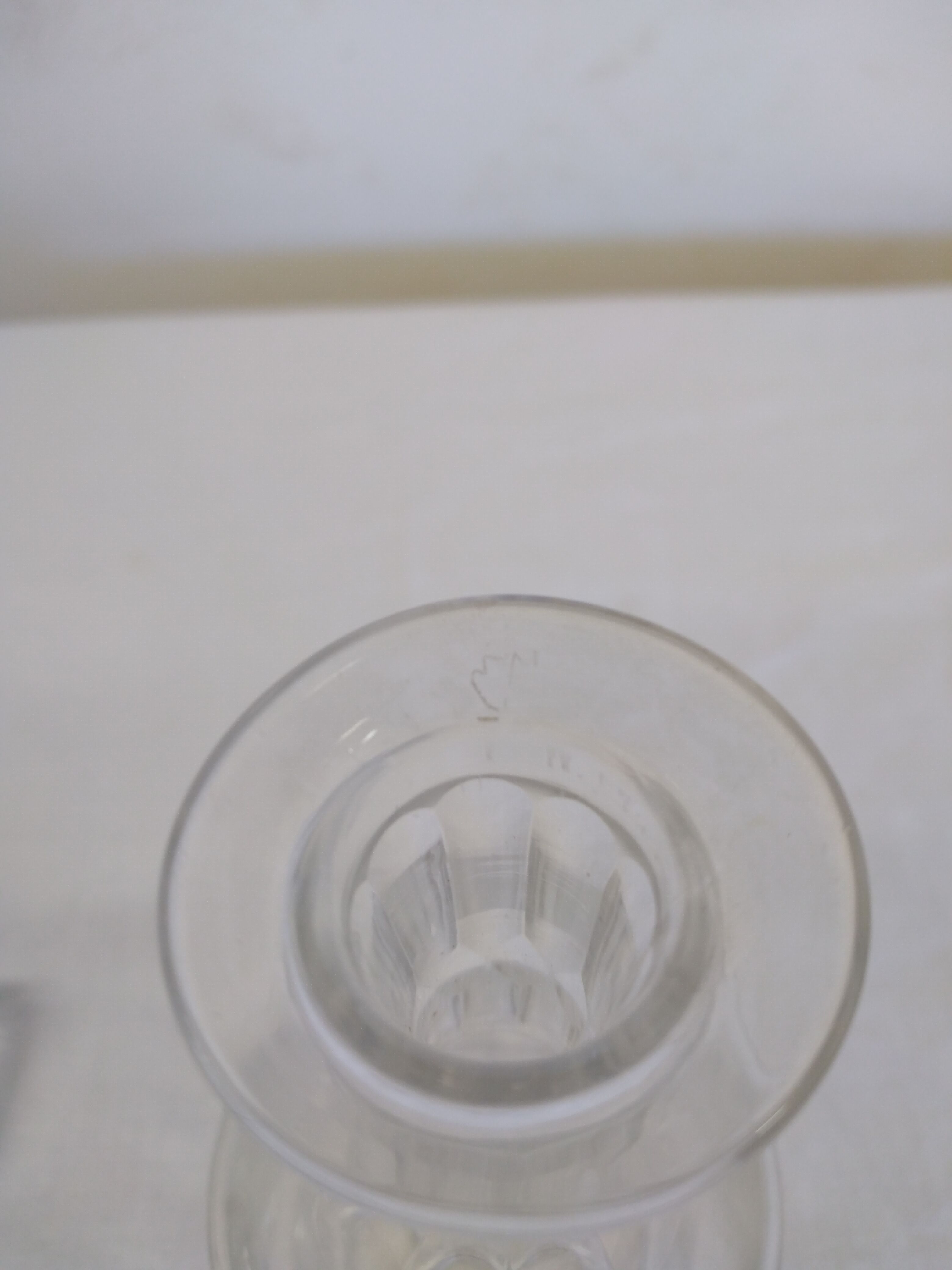 Numbered crystal decanter with stopper