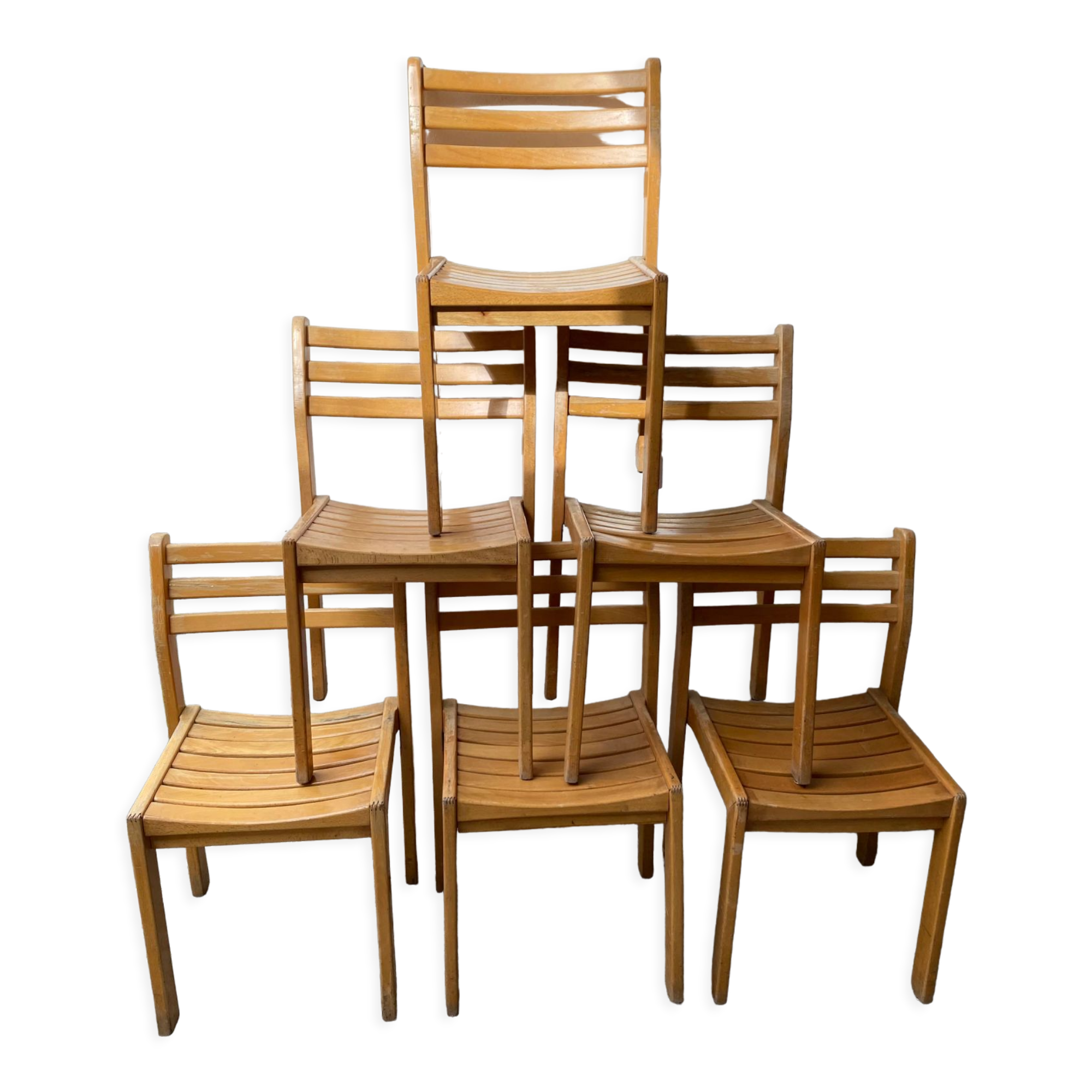 Series of 6 XXth chairs in varnished oak