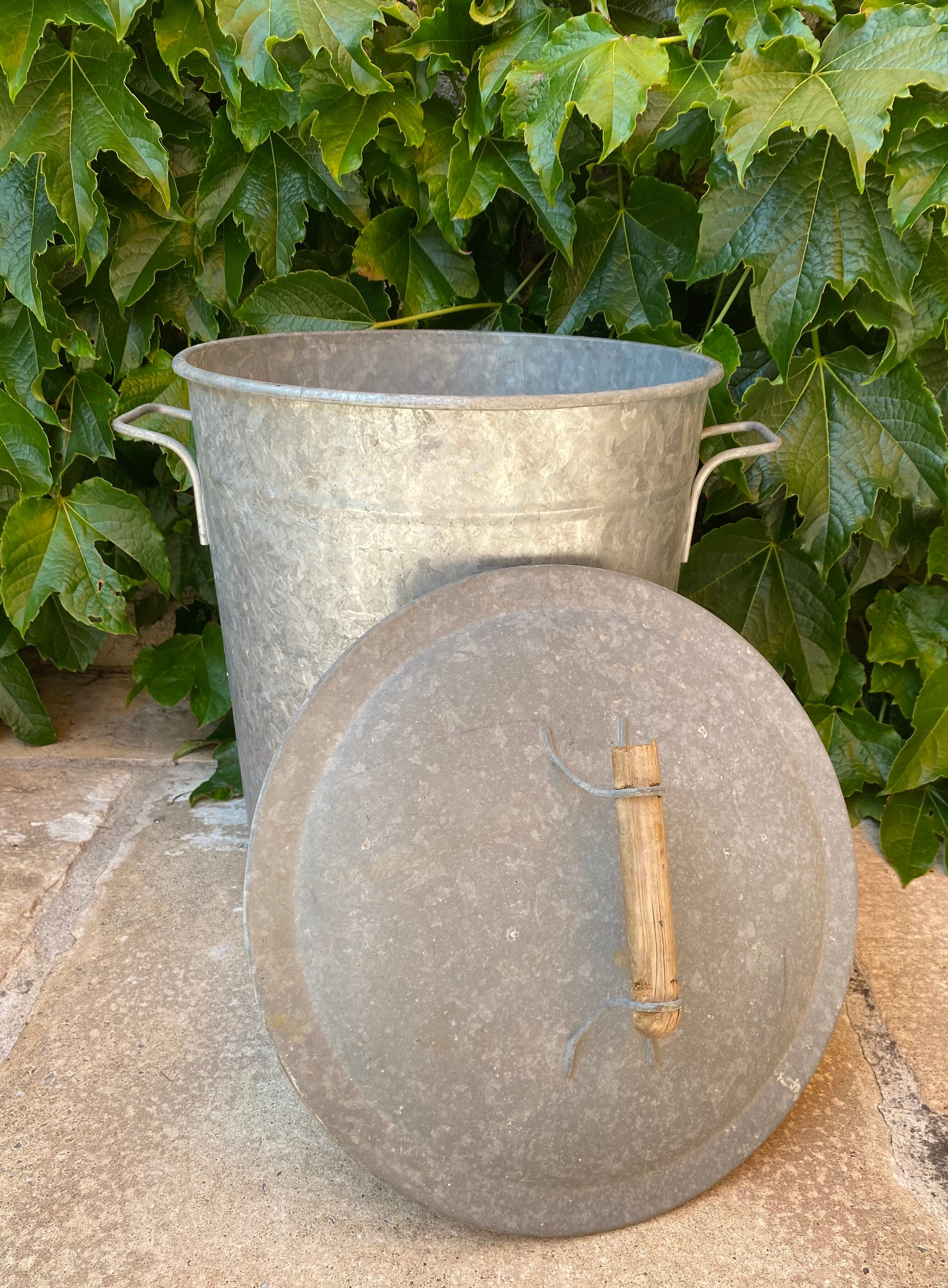 Old zinc washing machine XL