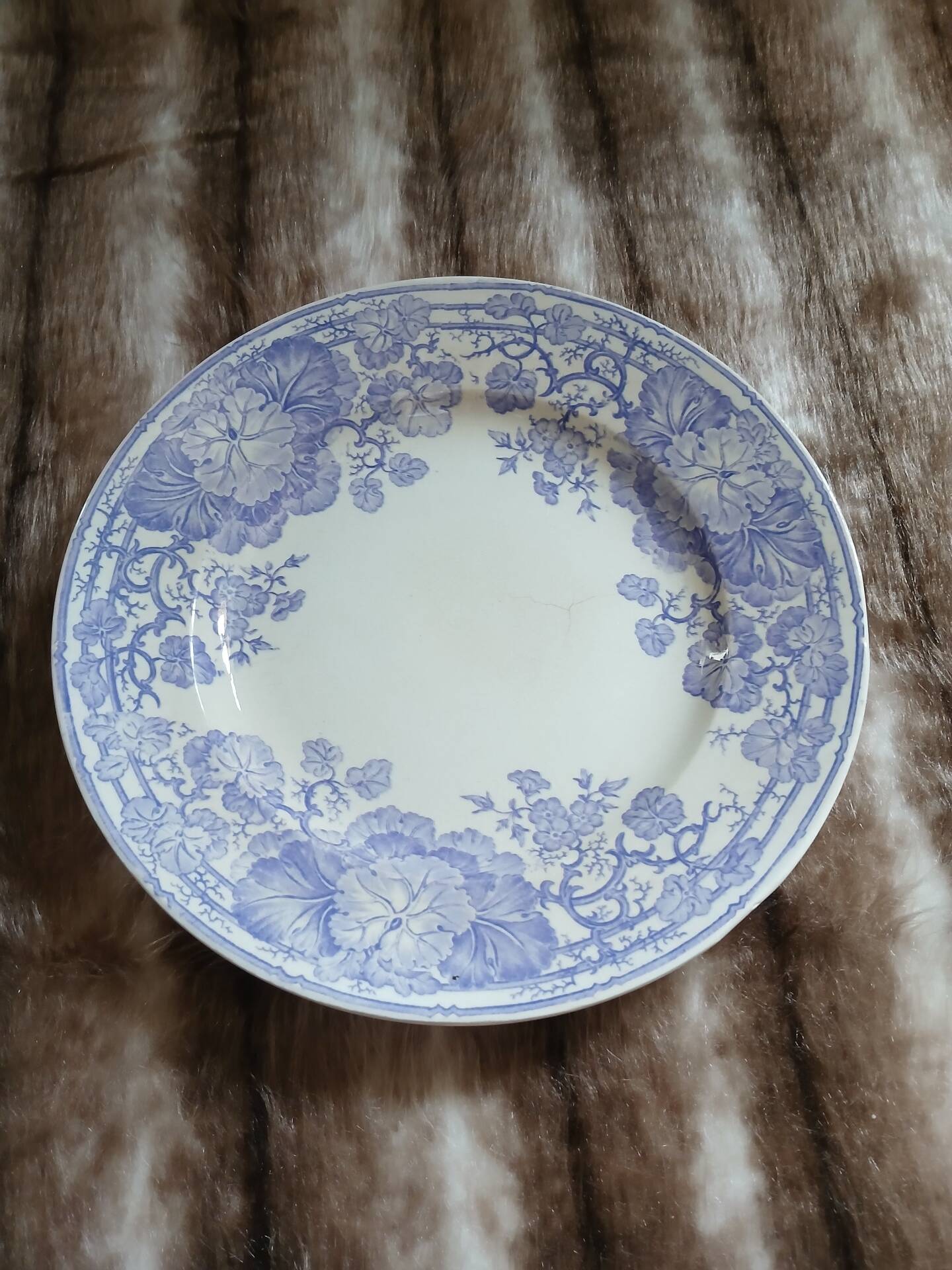 Plat ancien en terre de fer Sarreguemines 