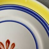 Petite assiette peinte à la main Quimper Henriot.