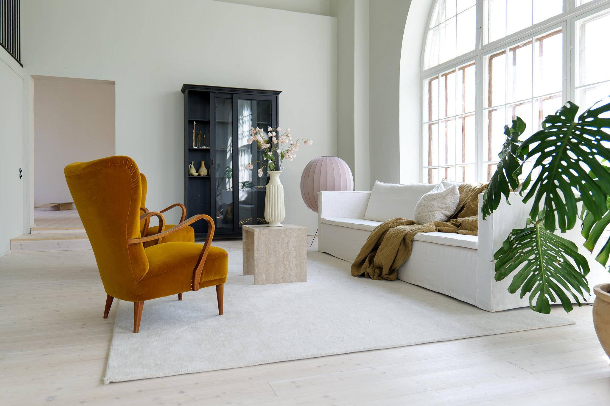 Modern Scandinavian Art Deco lounge chairs in velvet from the 1940s.