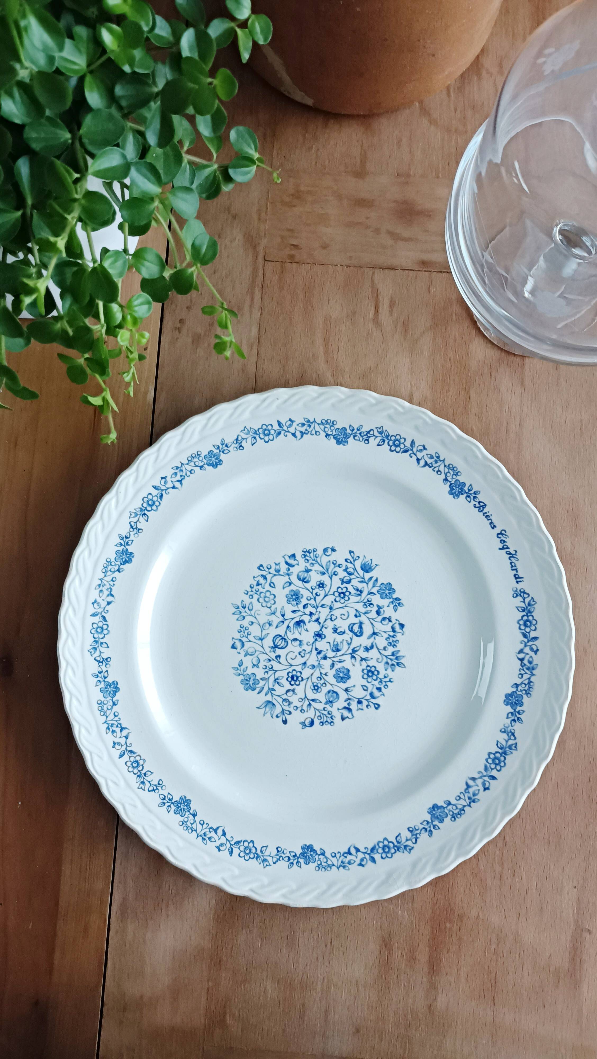 Round antique earthenware dish with floral decoration