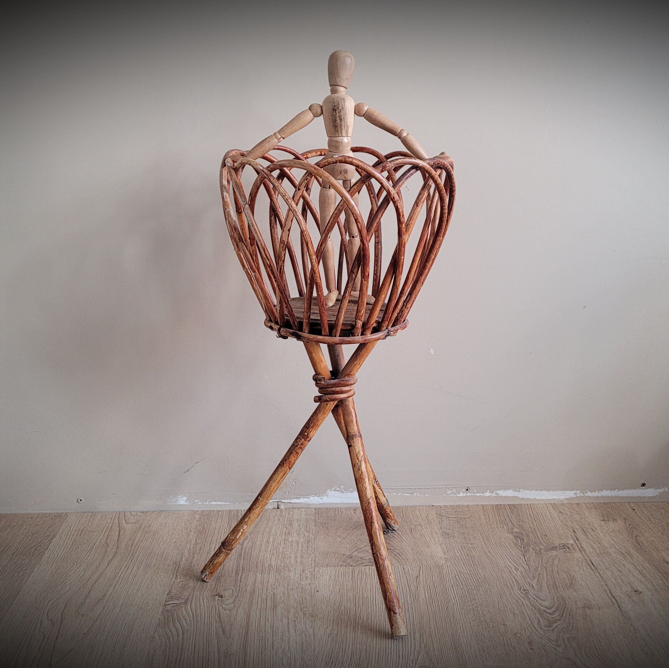 Rattan plant holder