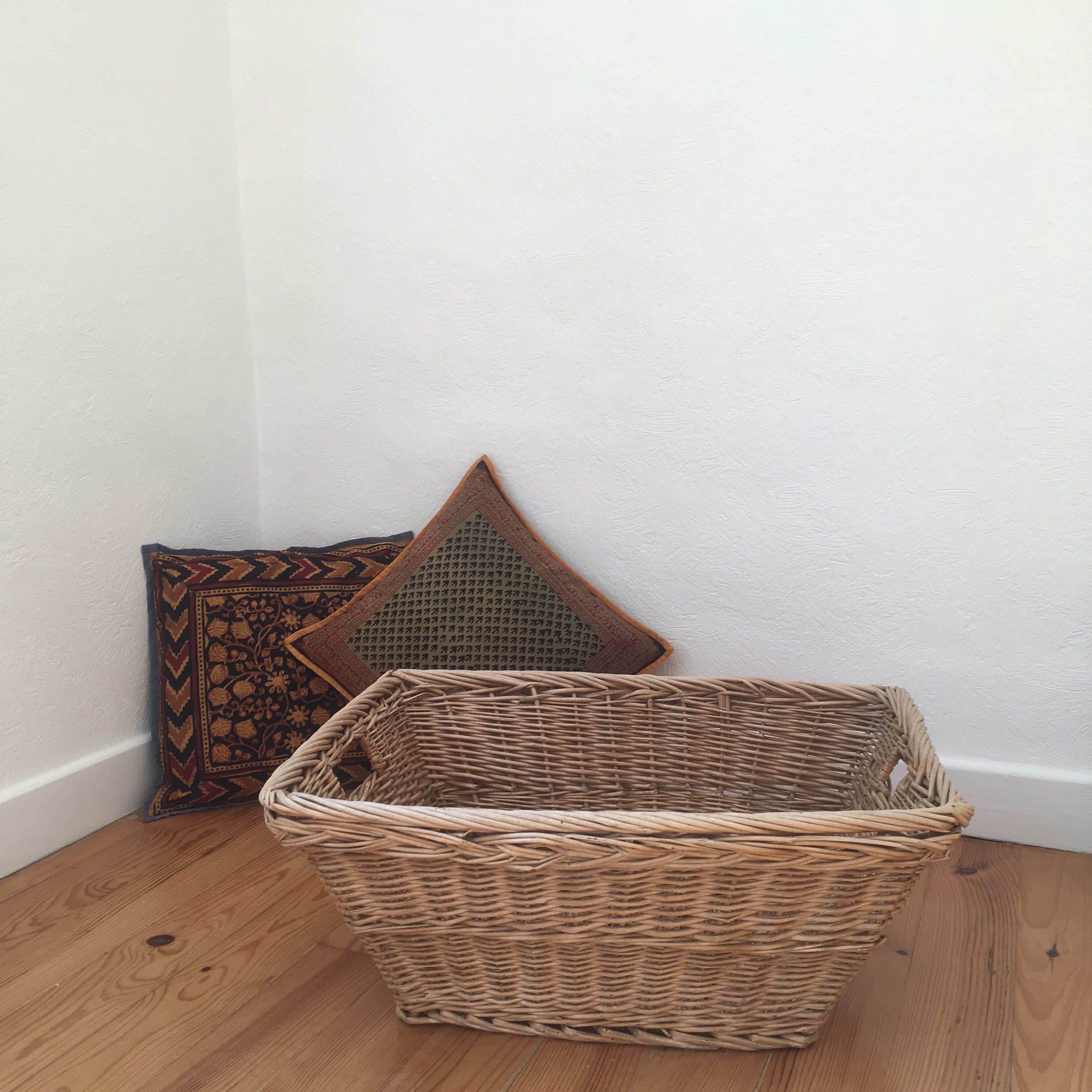 Laundry basket rectangular wicker