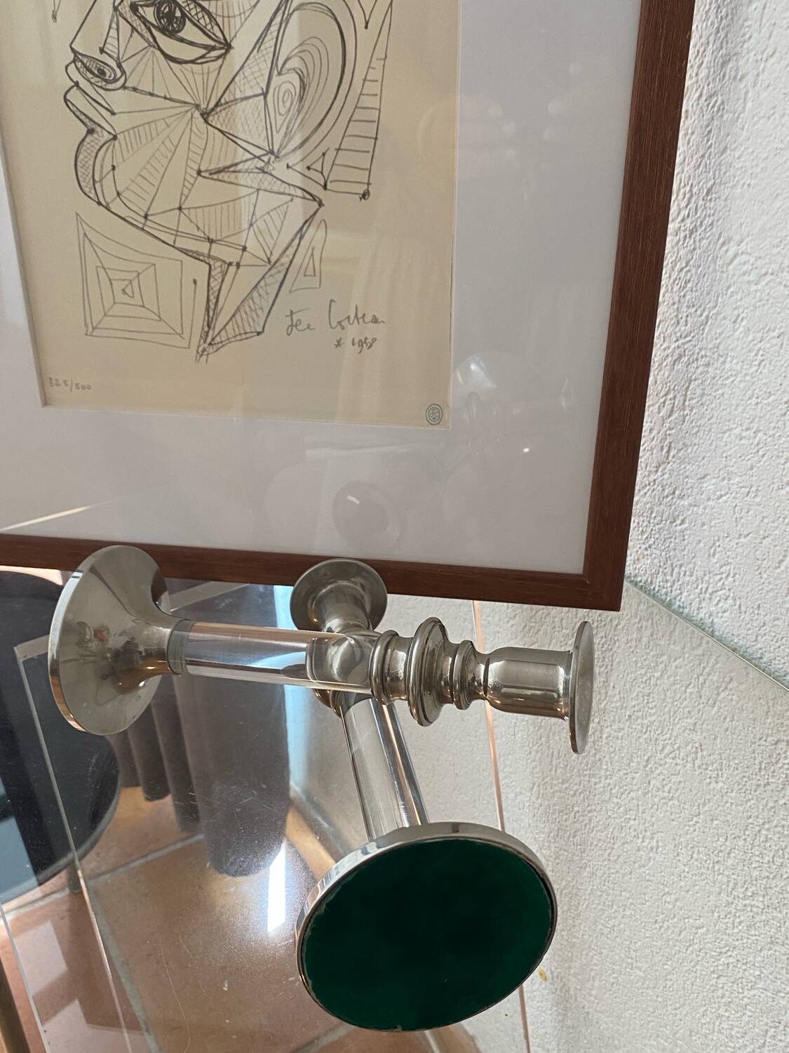 Paire de bougeoirs design en lucite et métal, années 60