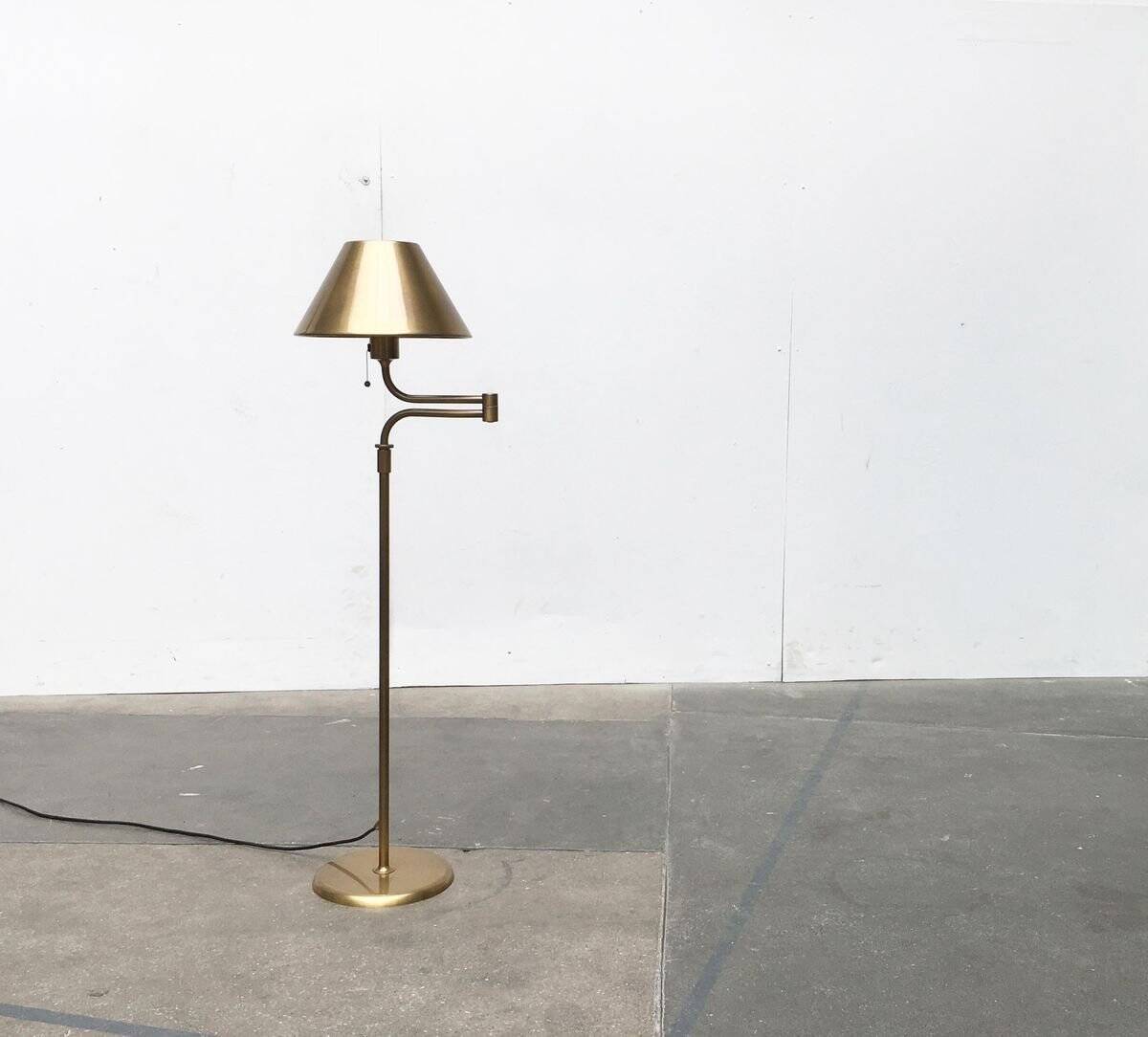 Lesan floor lamp in vintage German brass, Hollywood Regency style by Florian Schulz, 1970s.