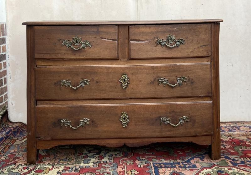 Louis XV 18th century walnut commodity