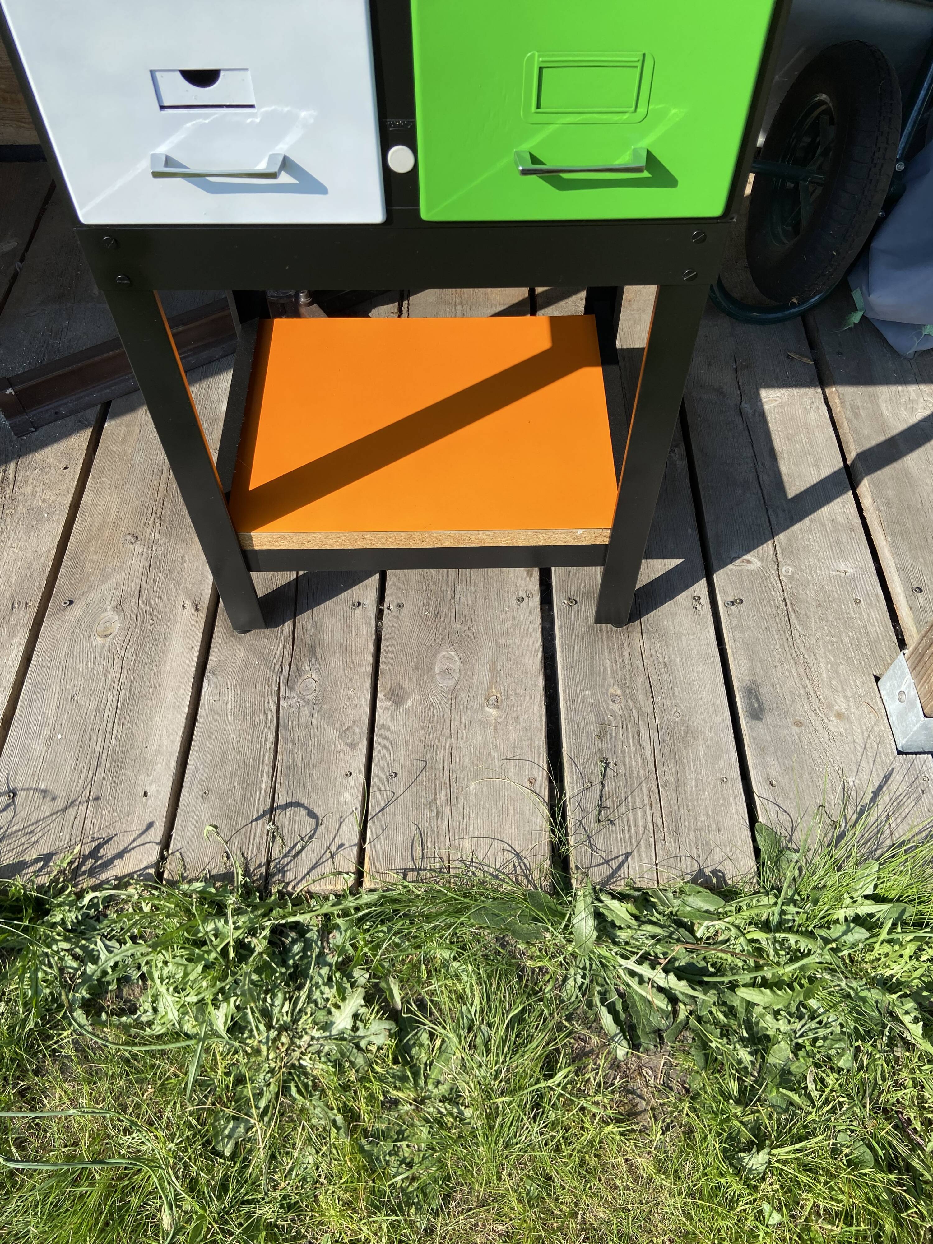 Metal cabinet with drawers