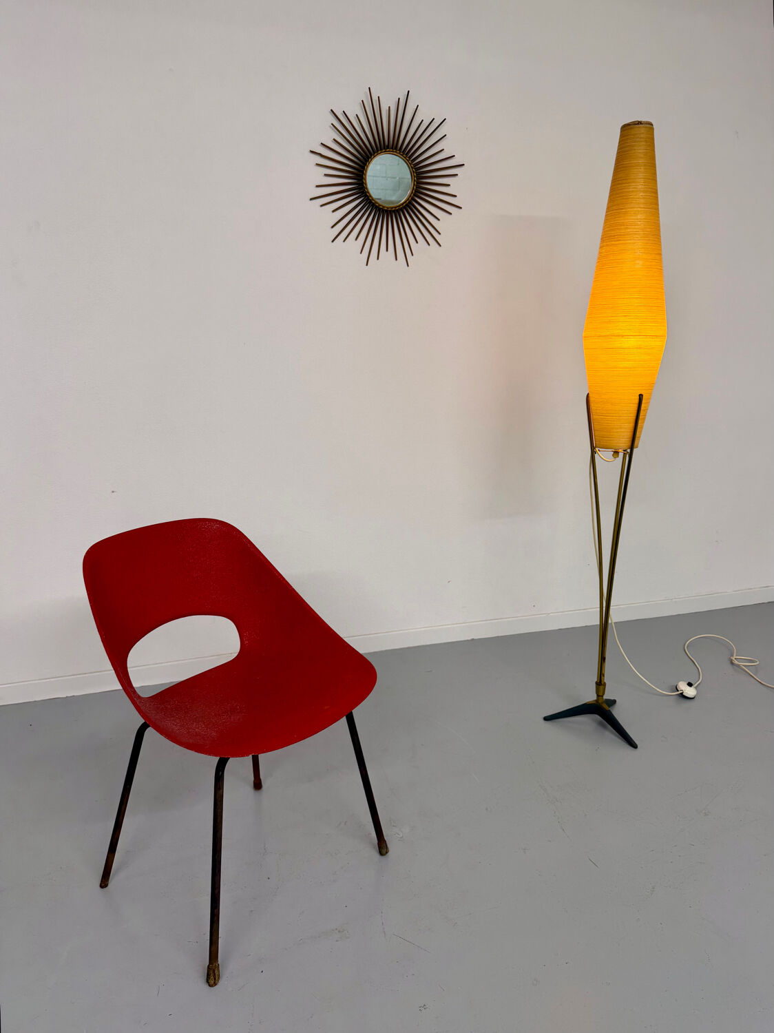 Antique brass and fiber amphora floor lamp from the 60s vintage design