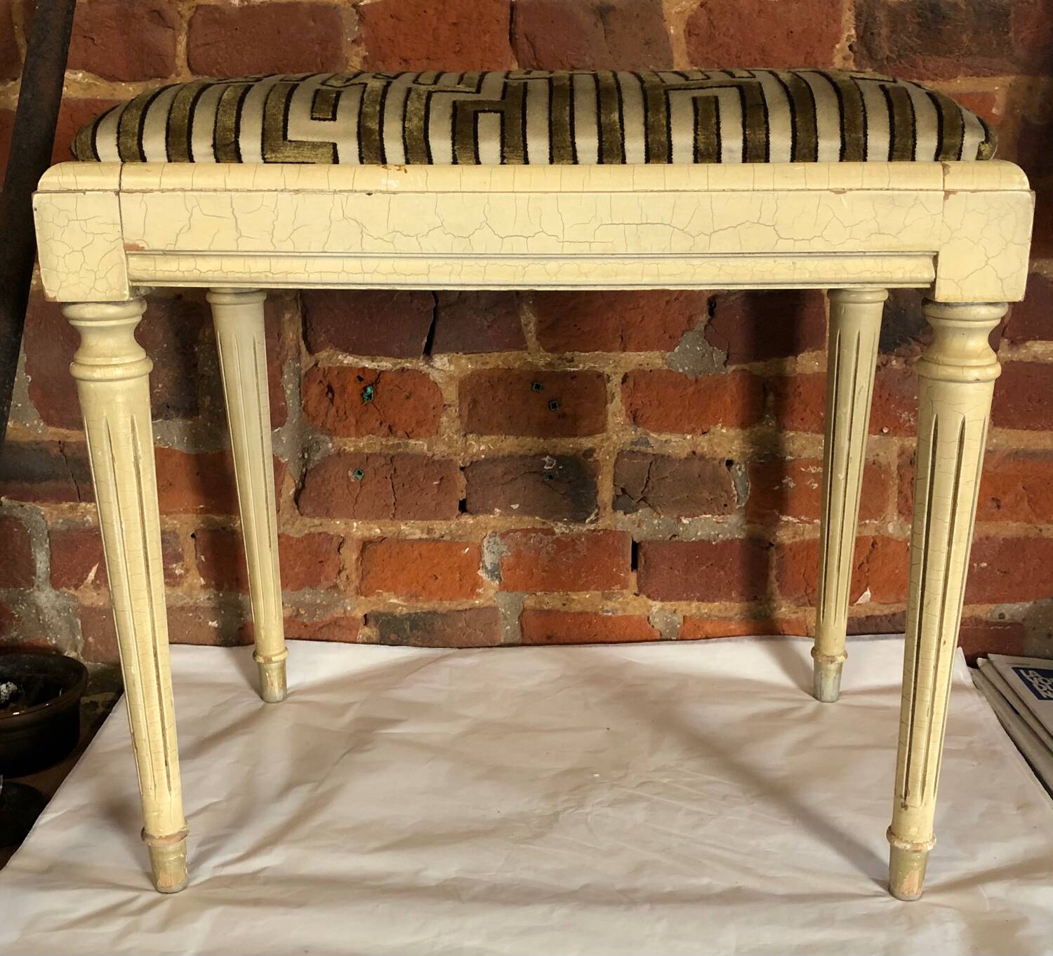 Piano stool