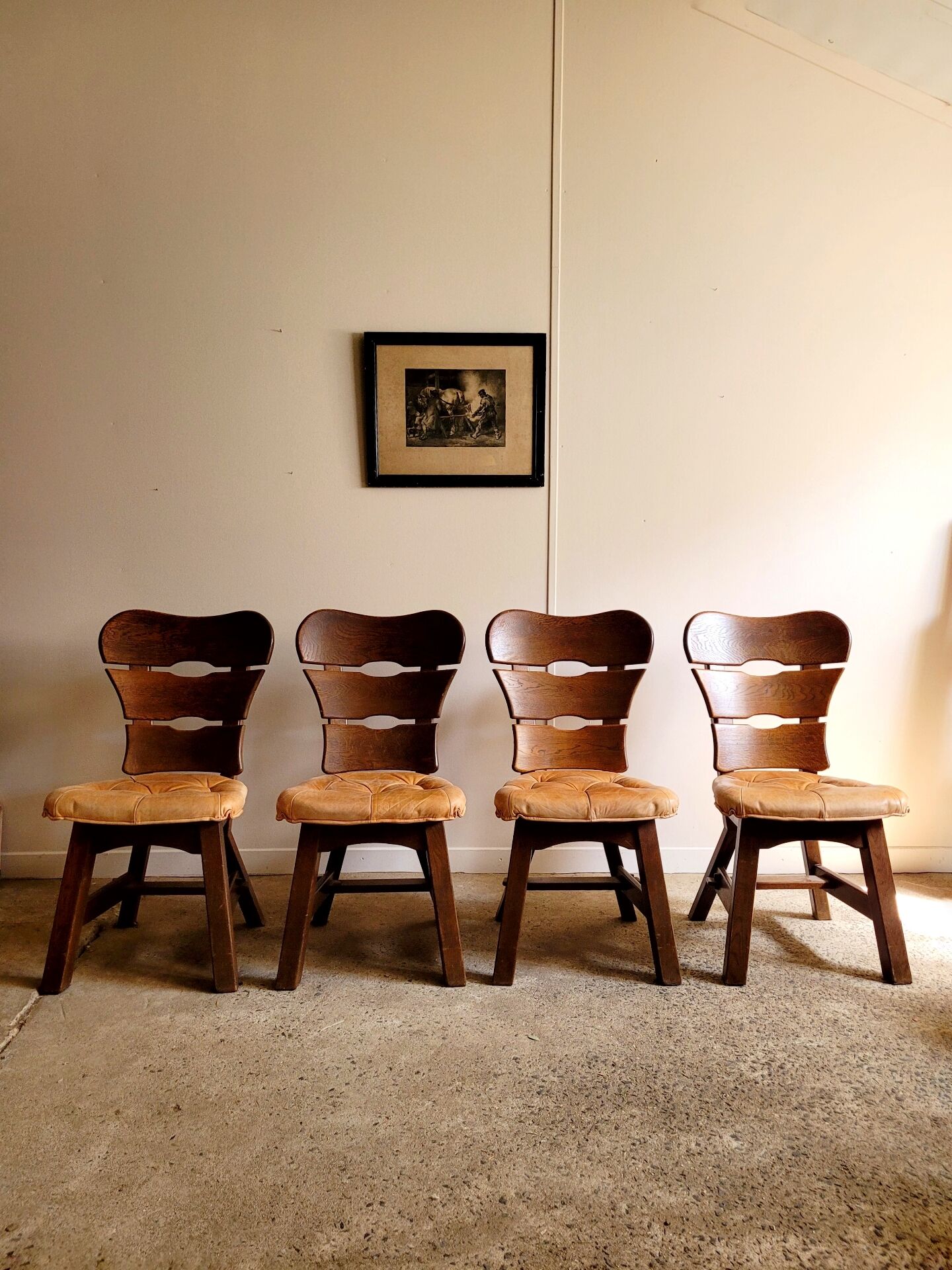 Lot de 4 chaises brutalistes en bois