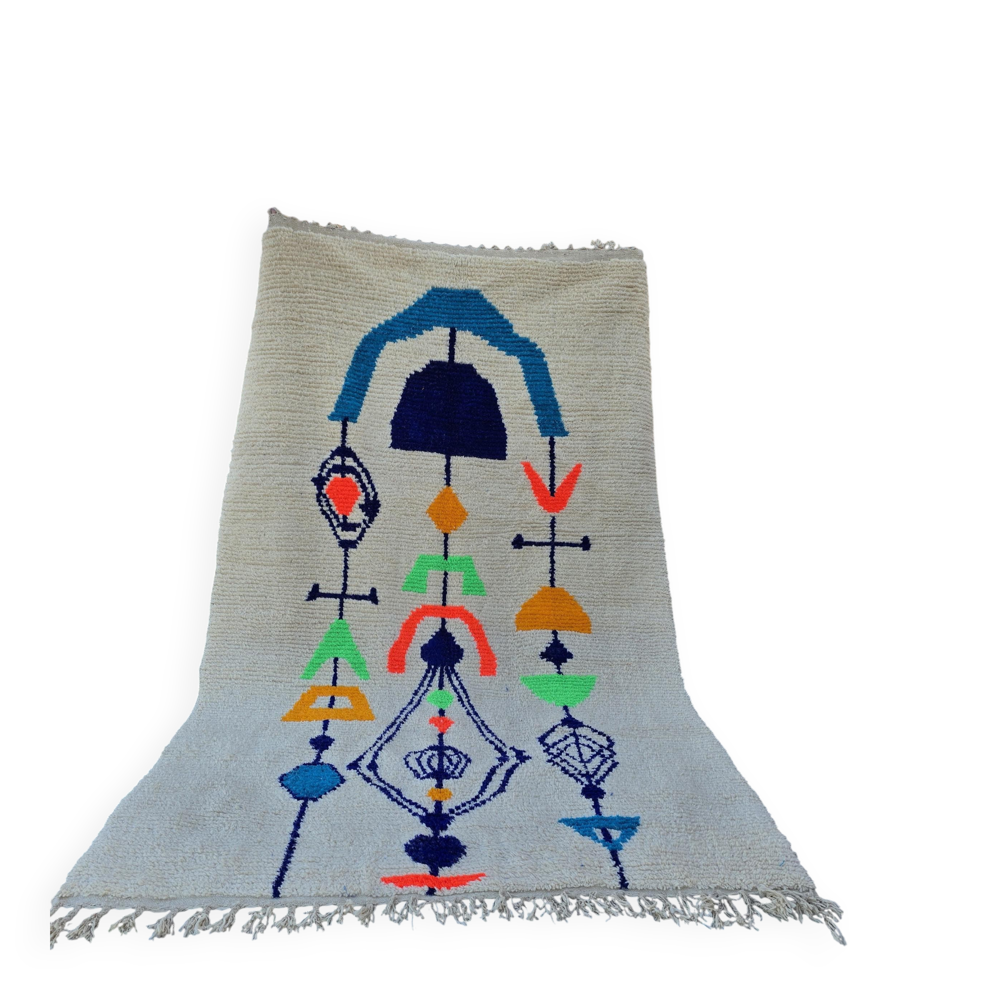 Large Moroccan rug made of natural wool, dimensions 250x150 cm, handmade.