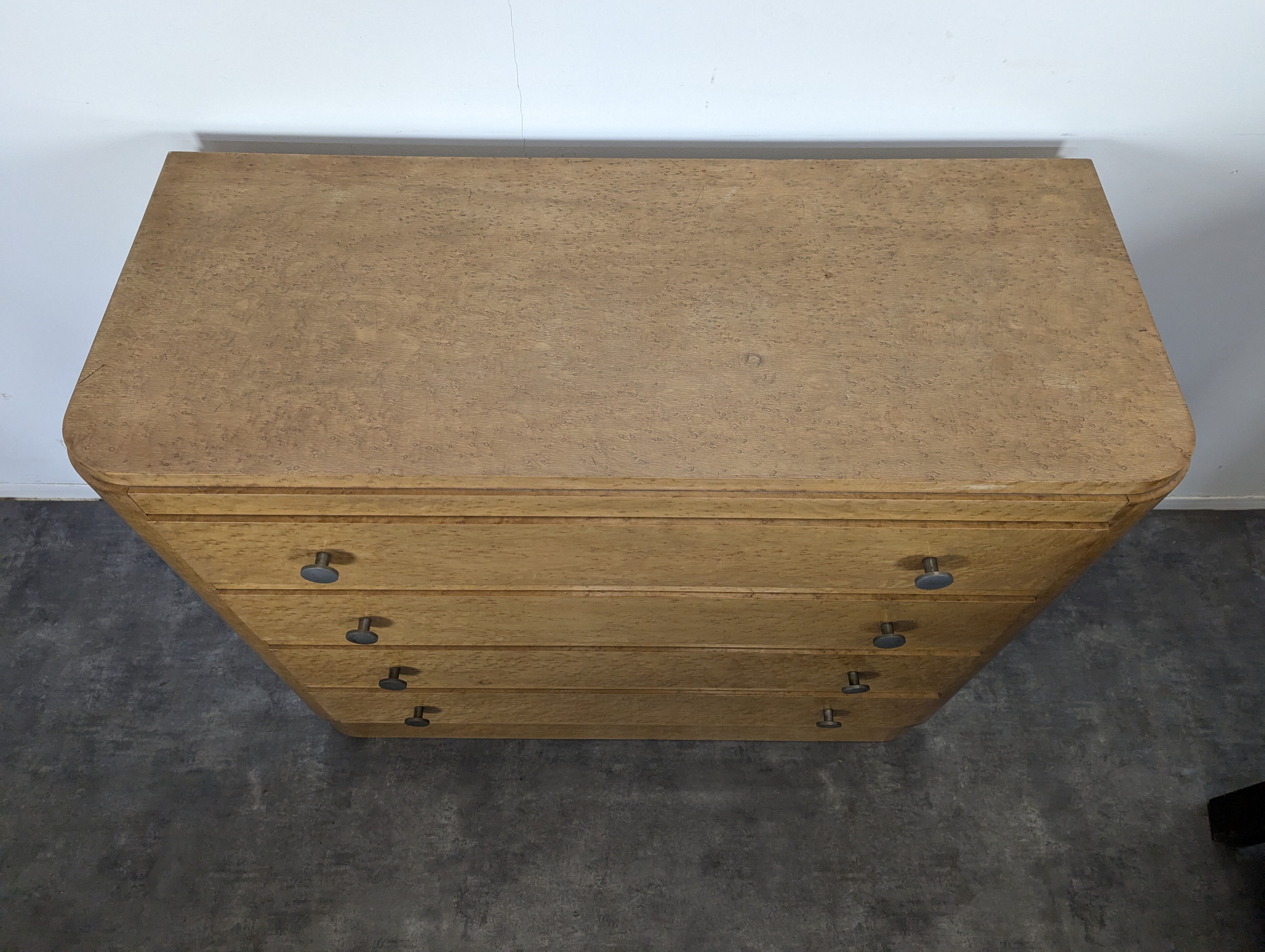 Art Deco chest of drawers in mottled maple