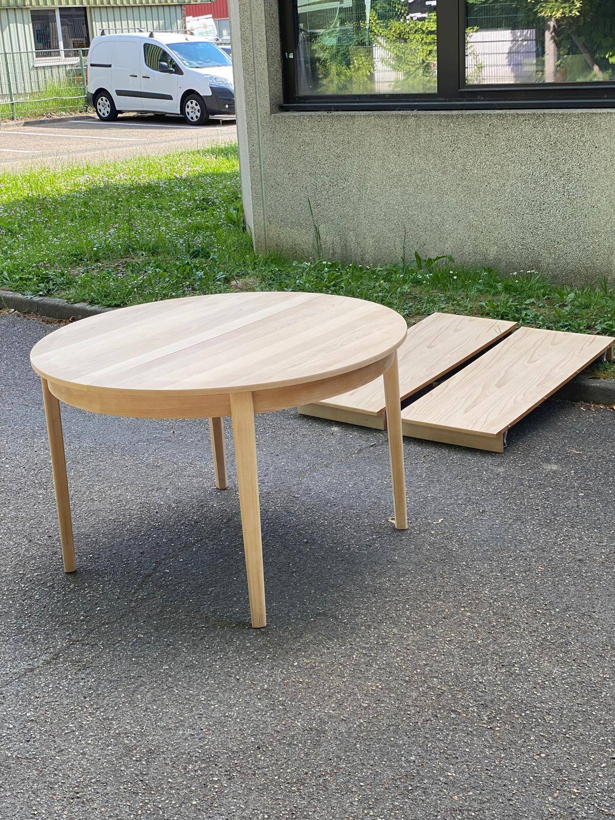 Scandinavian round extendable dining table renovated in wood 210cm