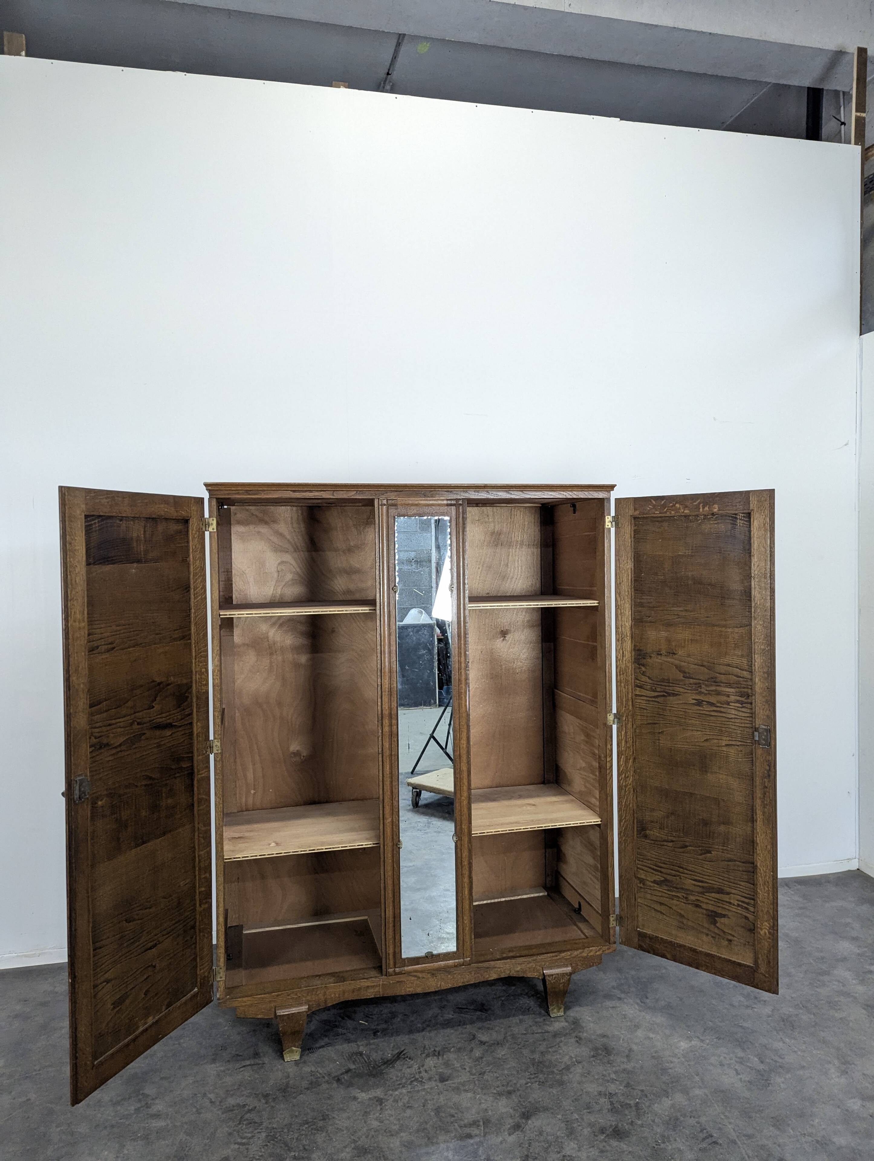 Reconstruction period ice cream cabinet