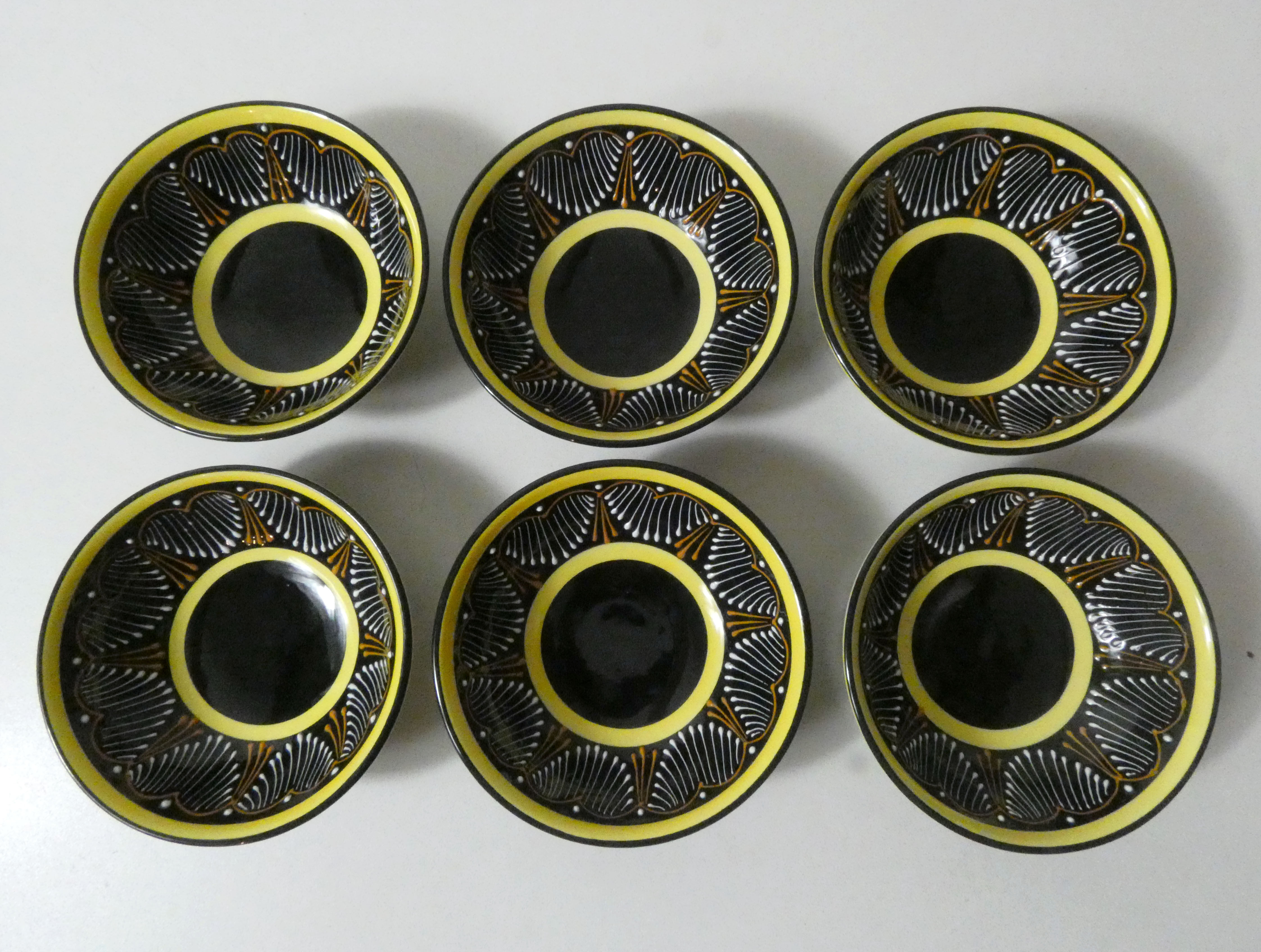 Henriot Quimper coupelles et saladier perlé noir jaune