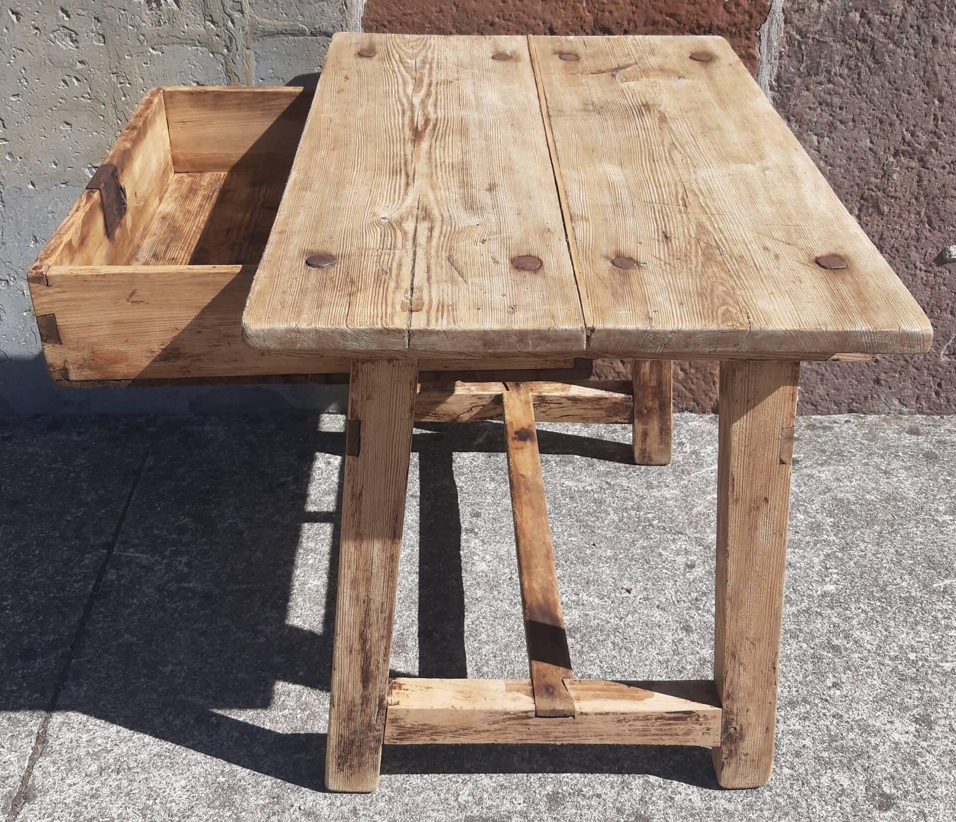 Table basse ou d' appoint. (18ème siècle)