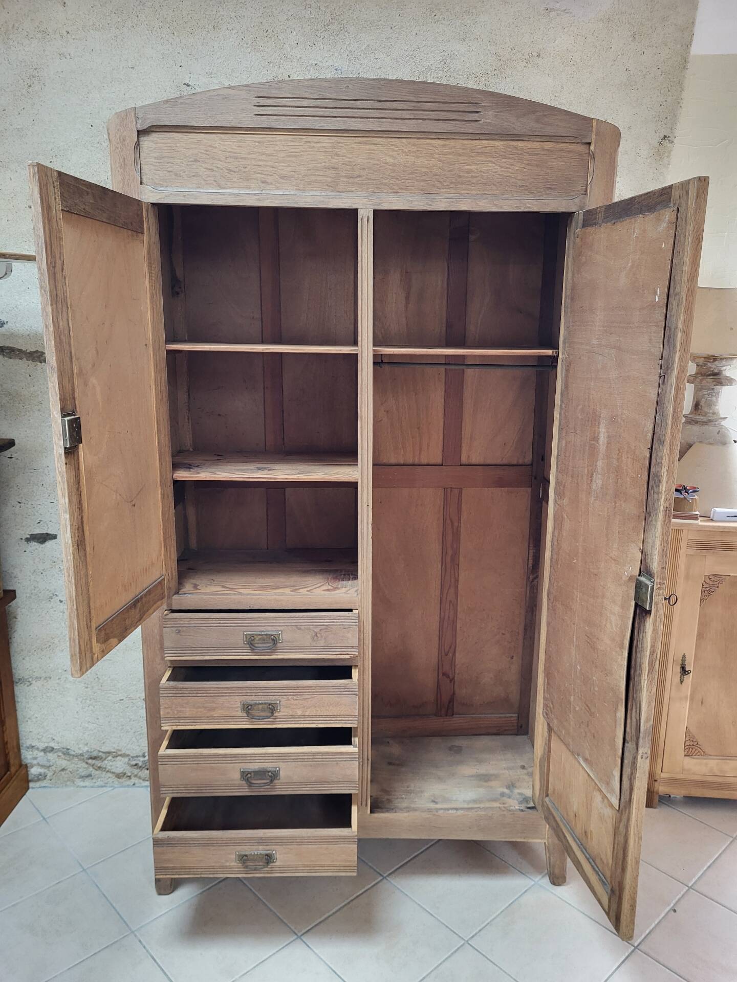 Armoire parisienne