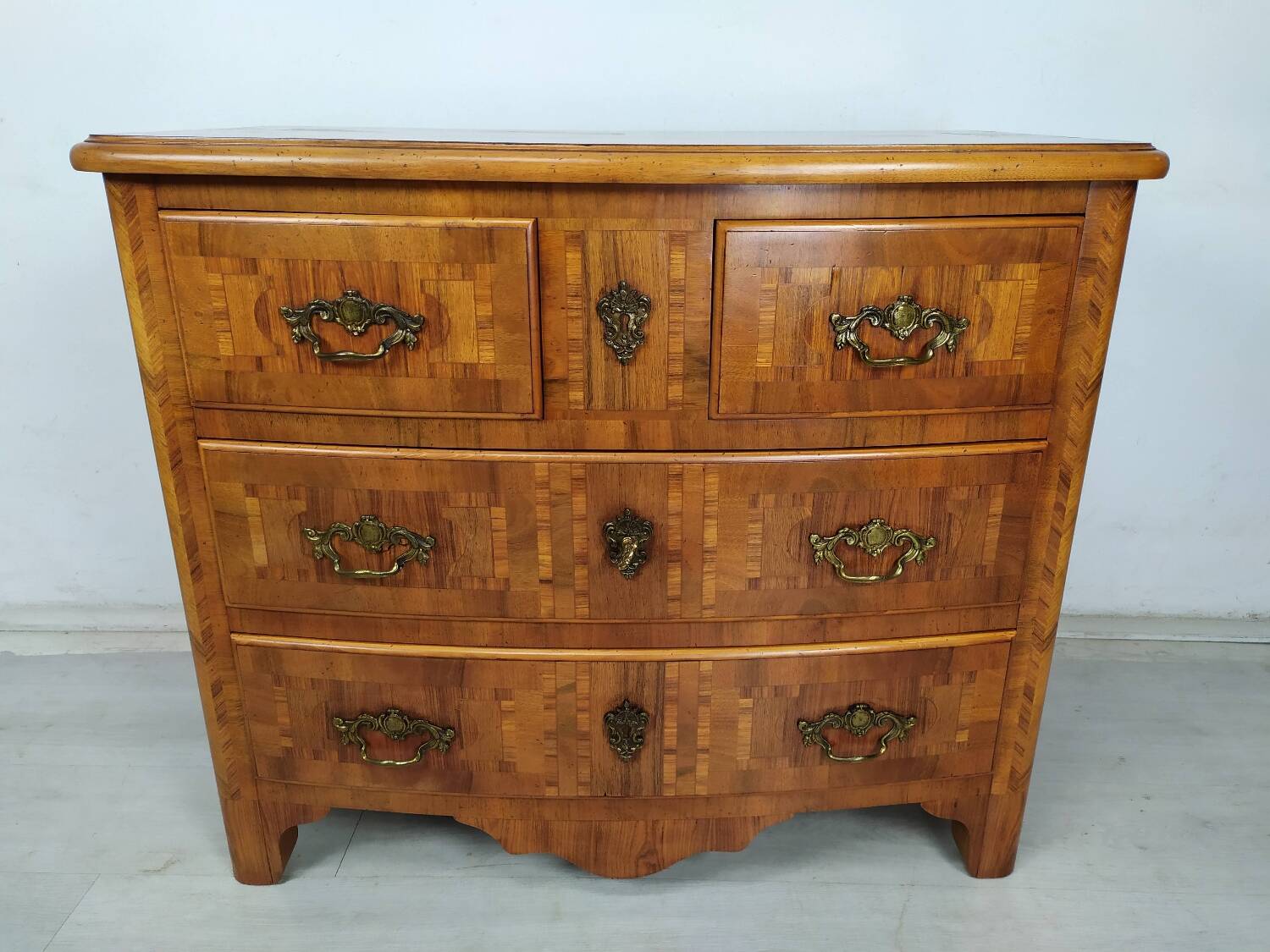 Commode de style marqueterie