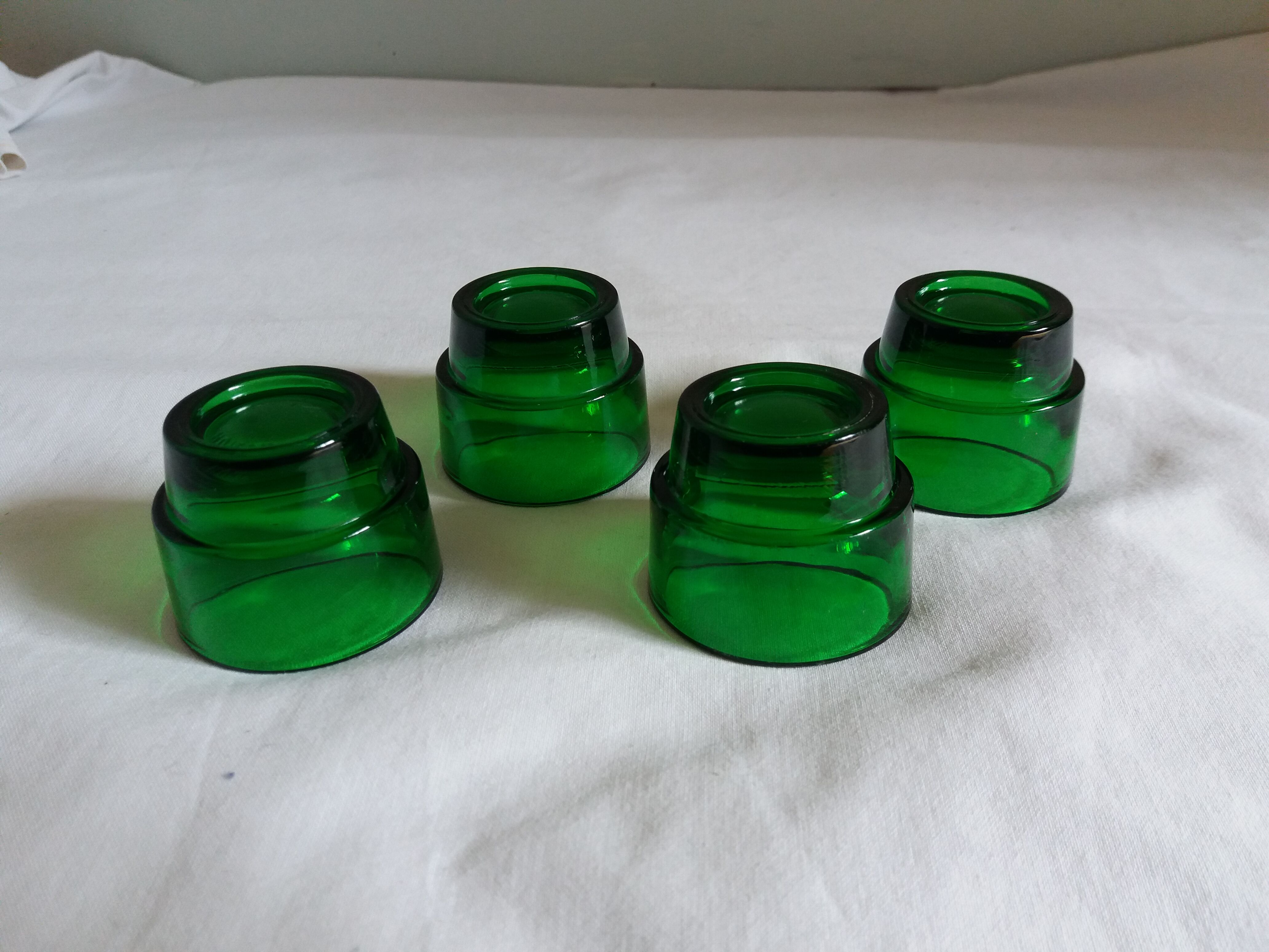 Set of 4 glass shells
