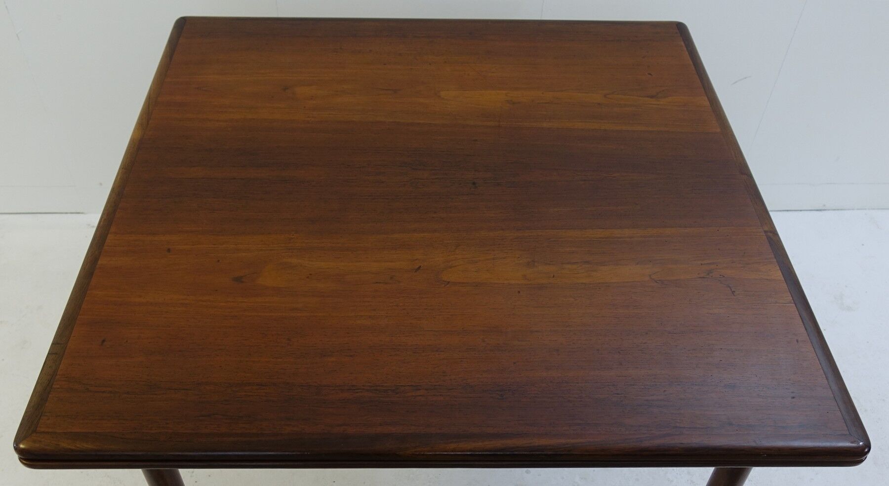 Flip-top butterfly table with brass hinges, 20th