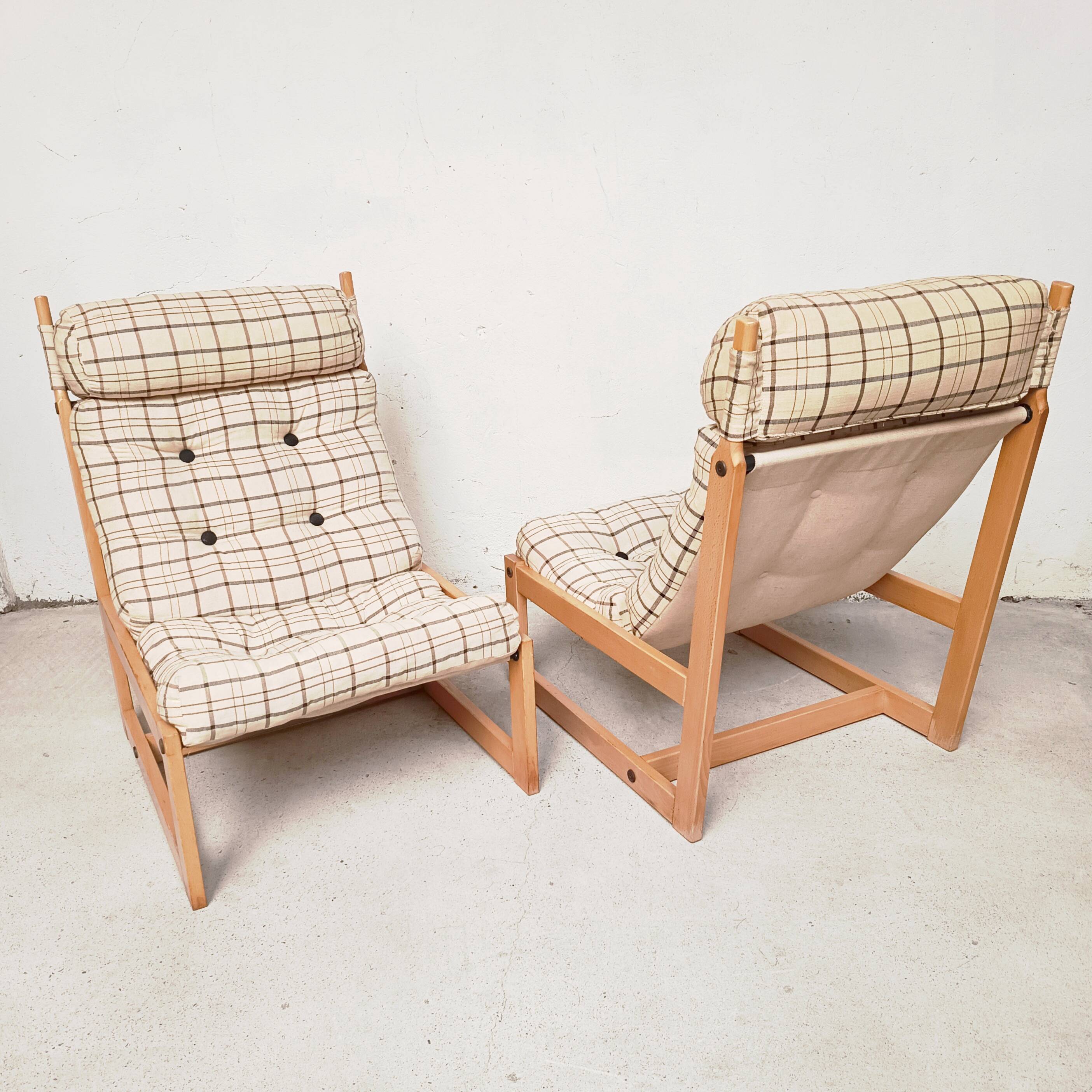 Pair of lounge chairs