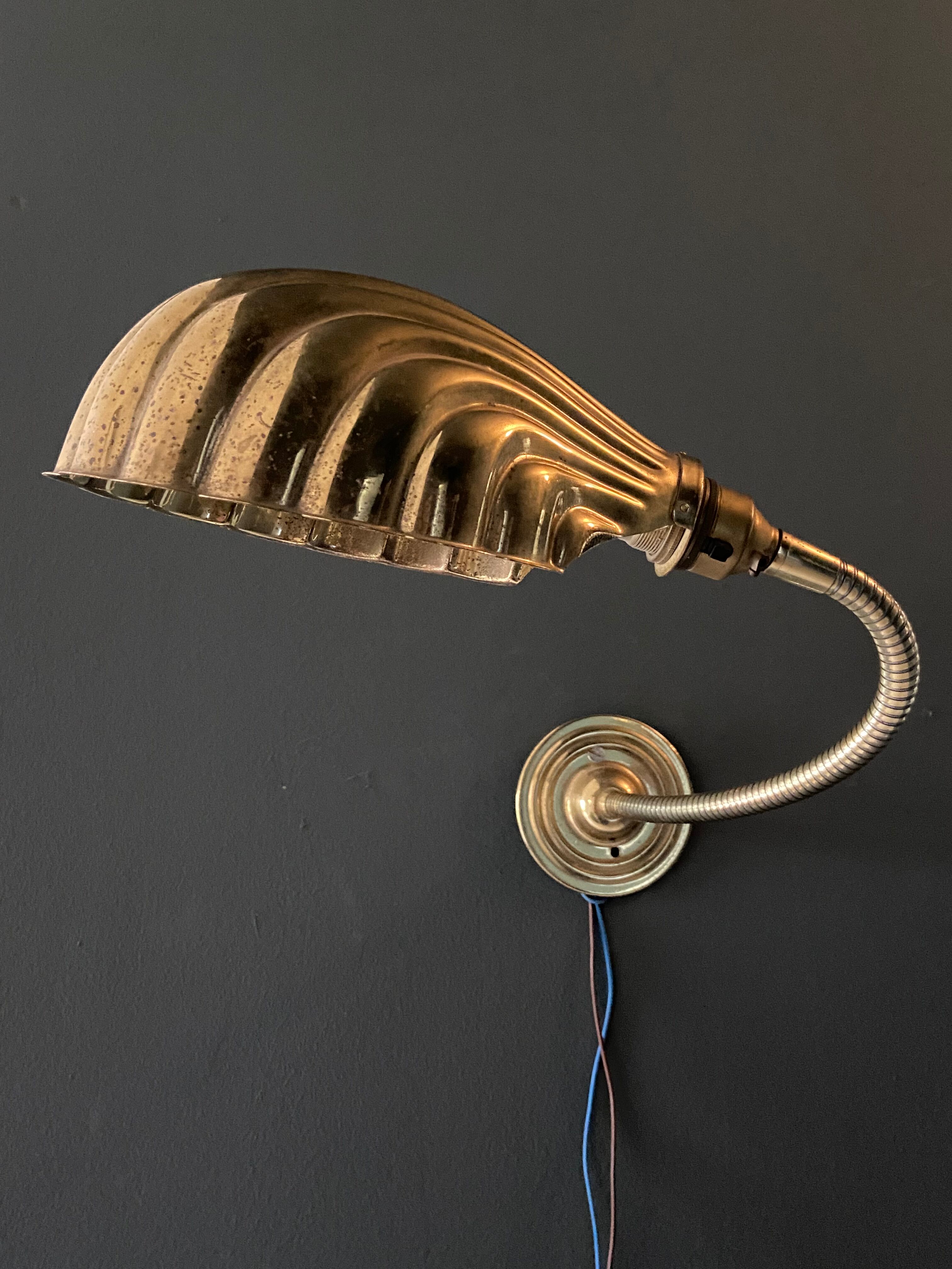 Brass "shell" wall lamp, Arts Nouveaux