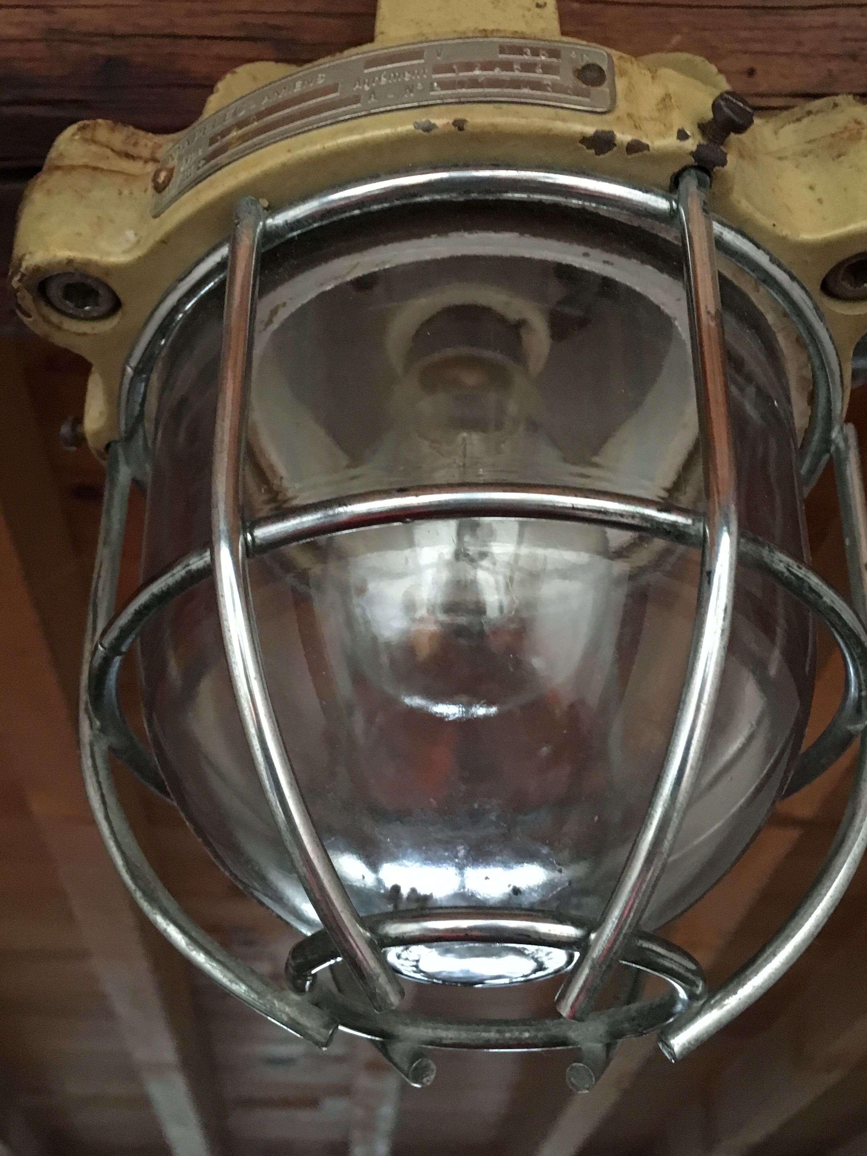 Suspension industrial explosion mapelec