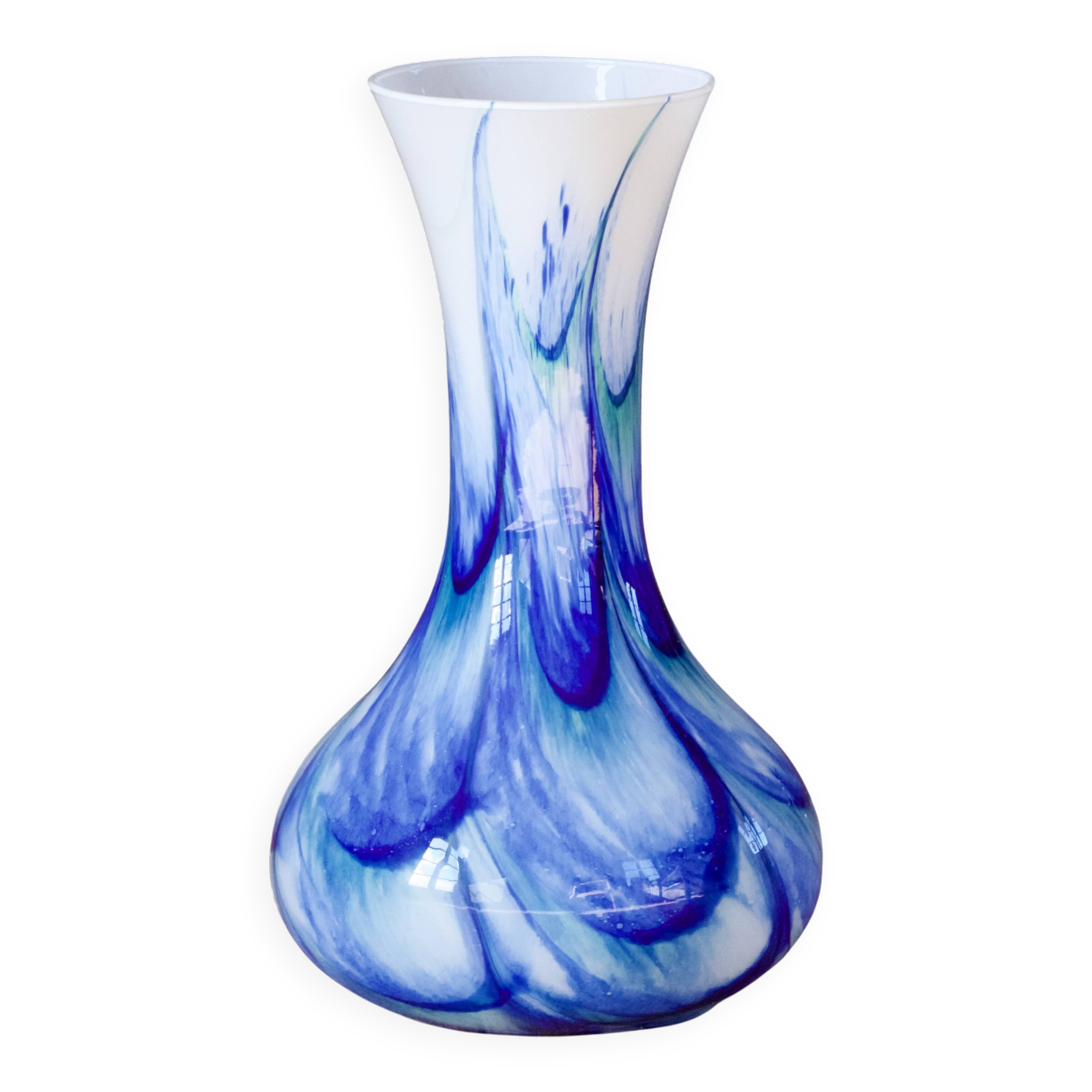 Large Murano vase in blown opaline glass with a flame pattern.