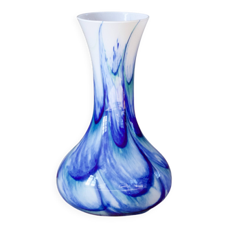 Large Murano vase in blown opaline glass with a flame pattern.
