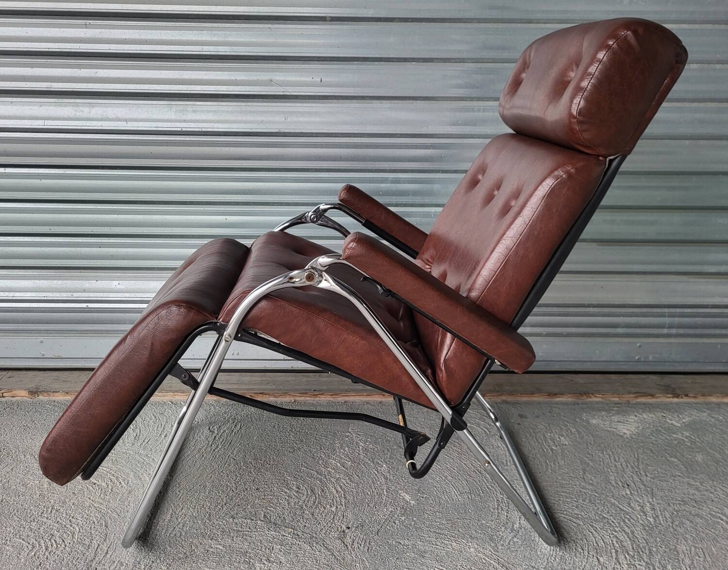 LAMA Vintage Relaxing Lounge Chair in Very Good Condition