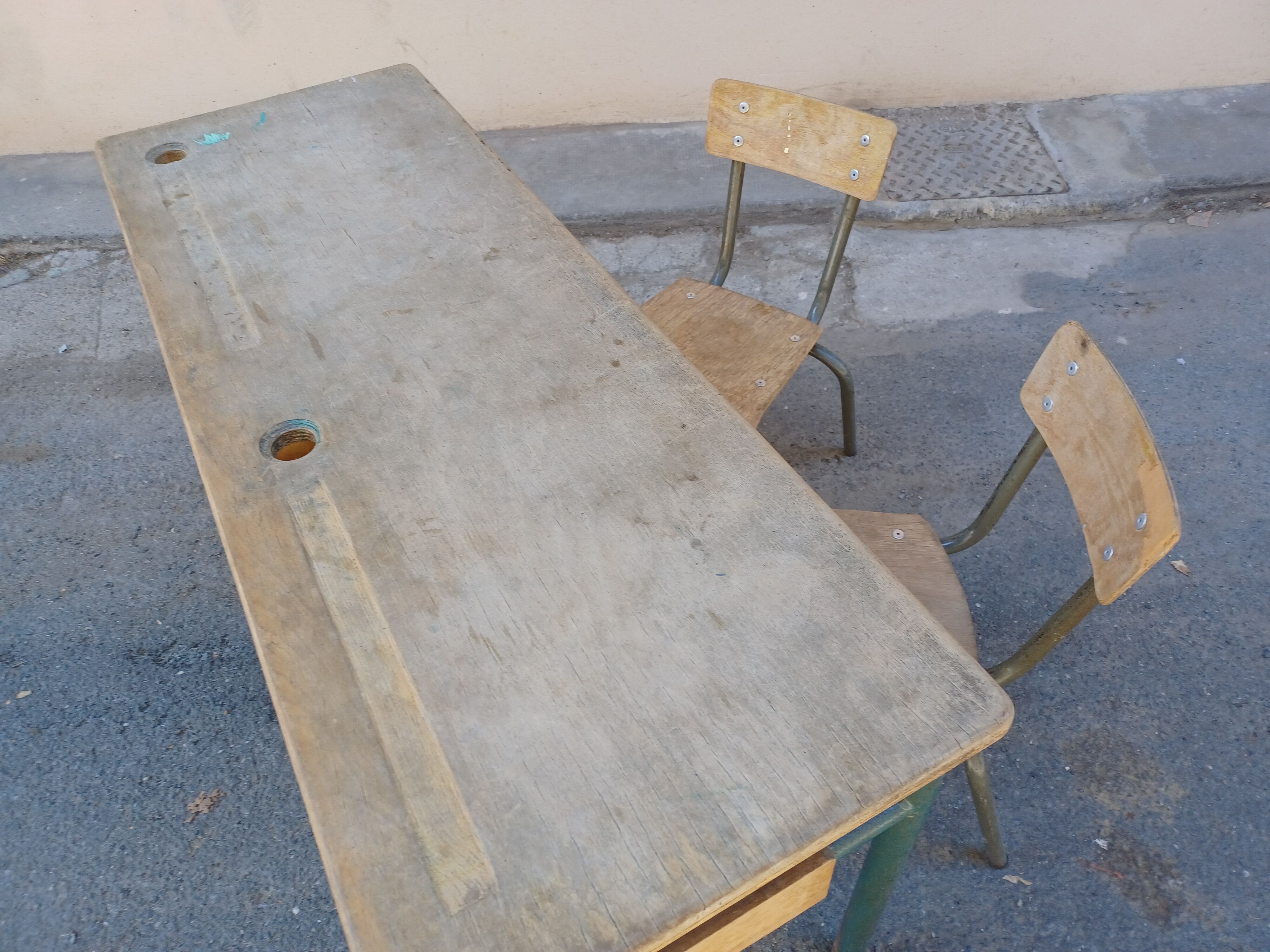 Children's desk and chairs