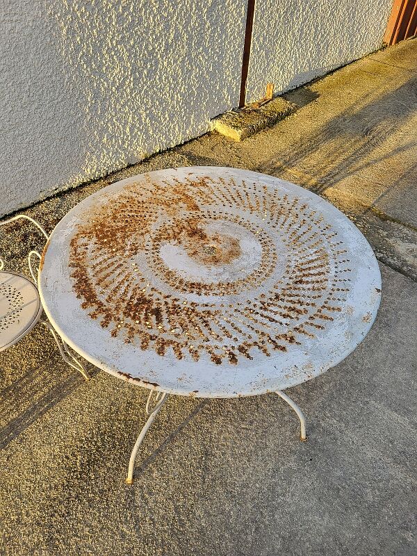 Garden furniture table with 2 armchairs and 2 chairs