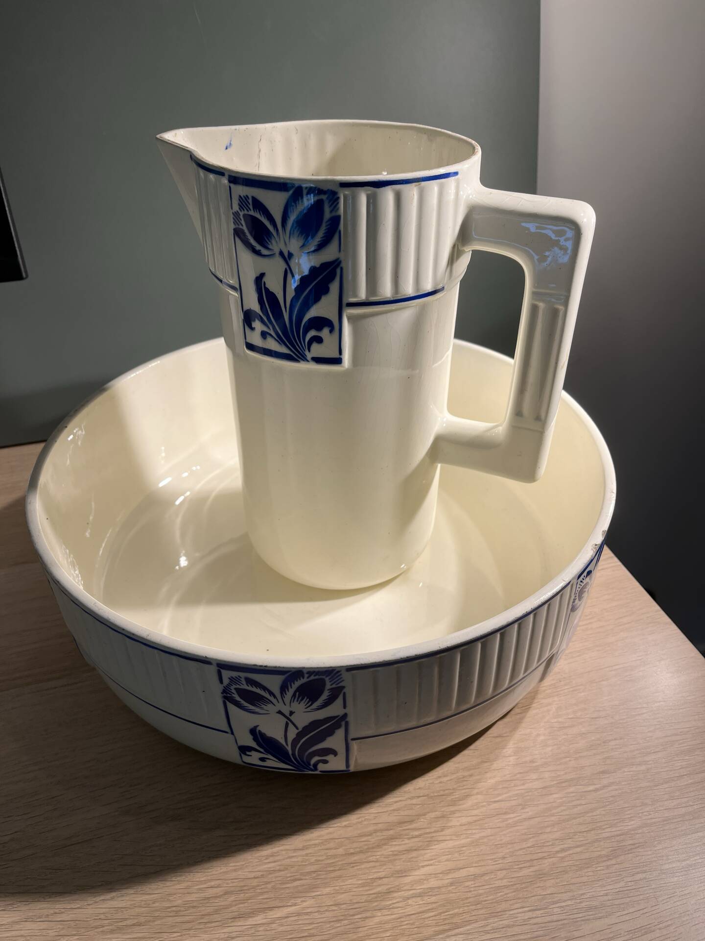 Art Deco toilet set K&G Lunéville – jug and large basin