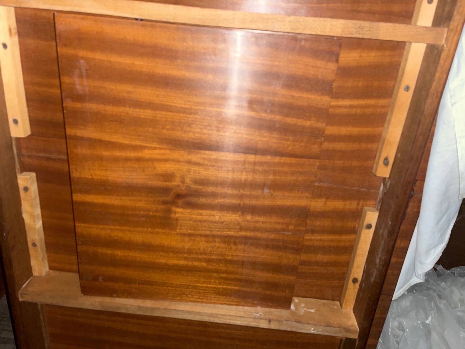 Scandinavian style extendable table