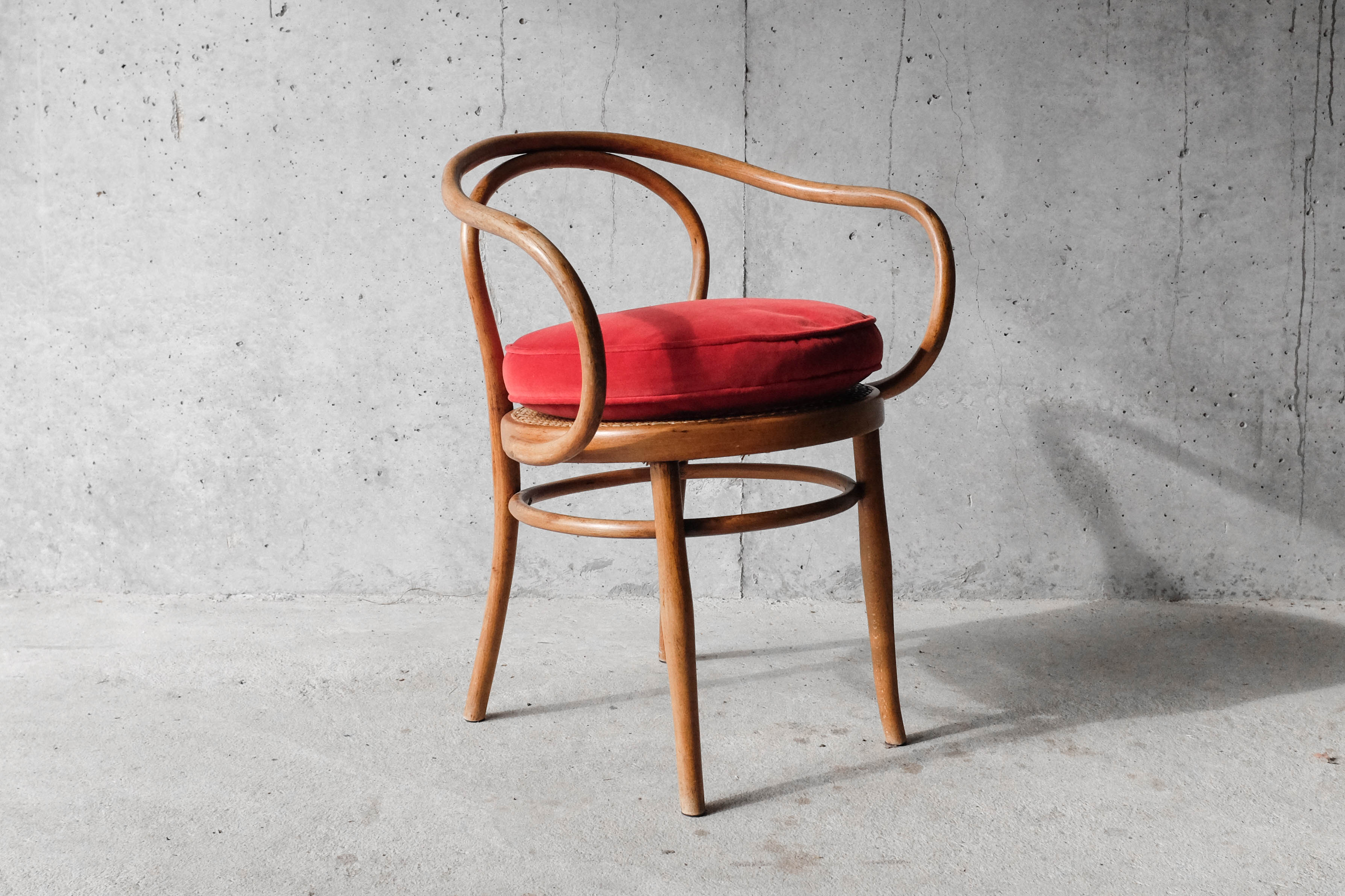 Model armchair 712, curved wood seated j.J.Kohn