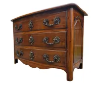 Commode galbée style Louis XV en noyer massif 