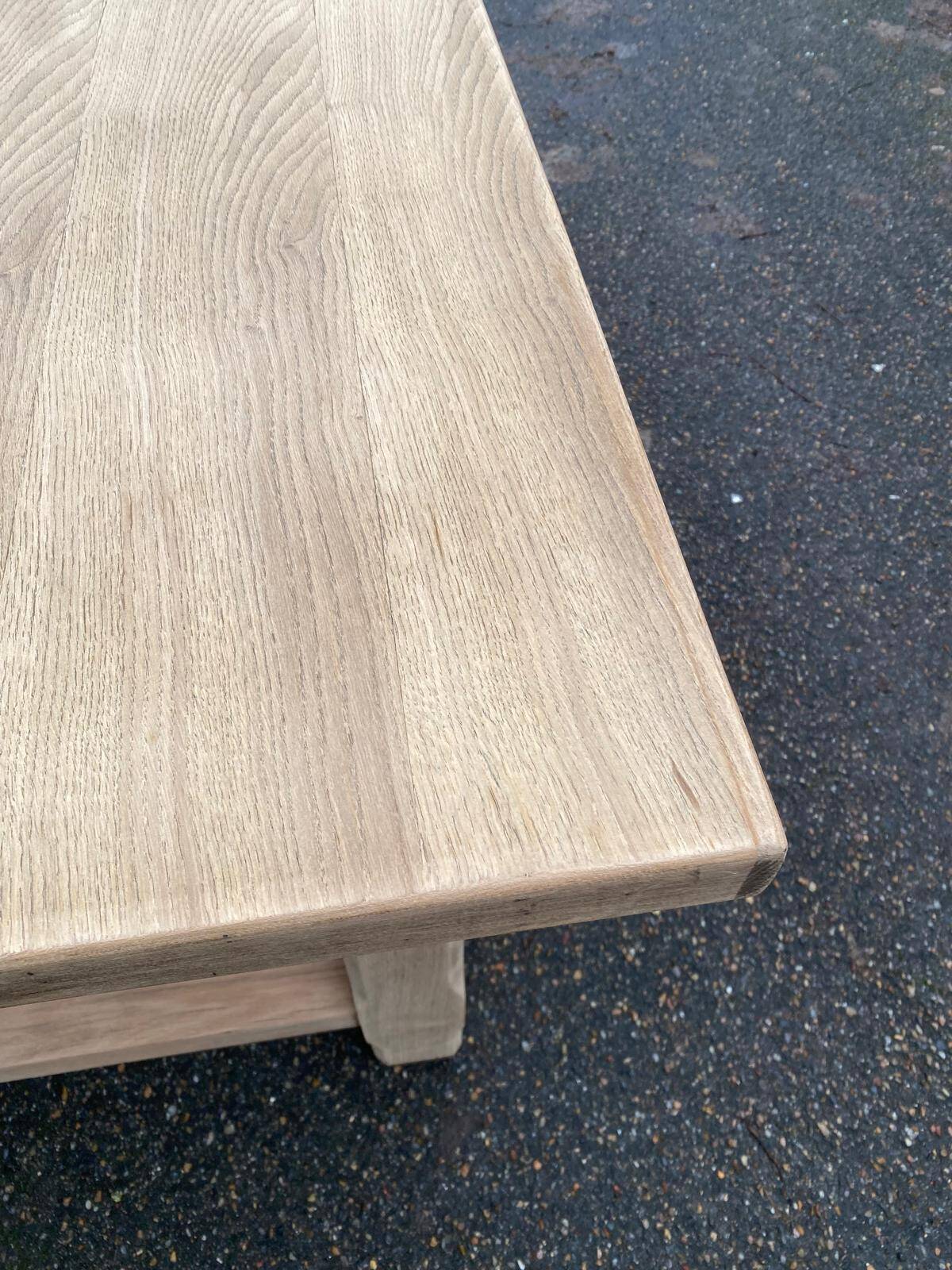 Table à manger de ferme rénovée en chêne brut du XXème 180cm avec tiroir