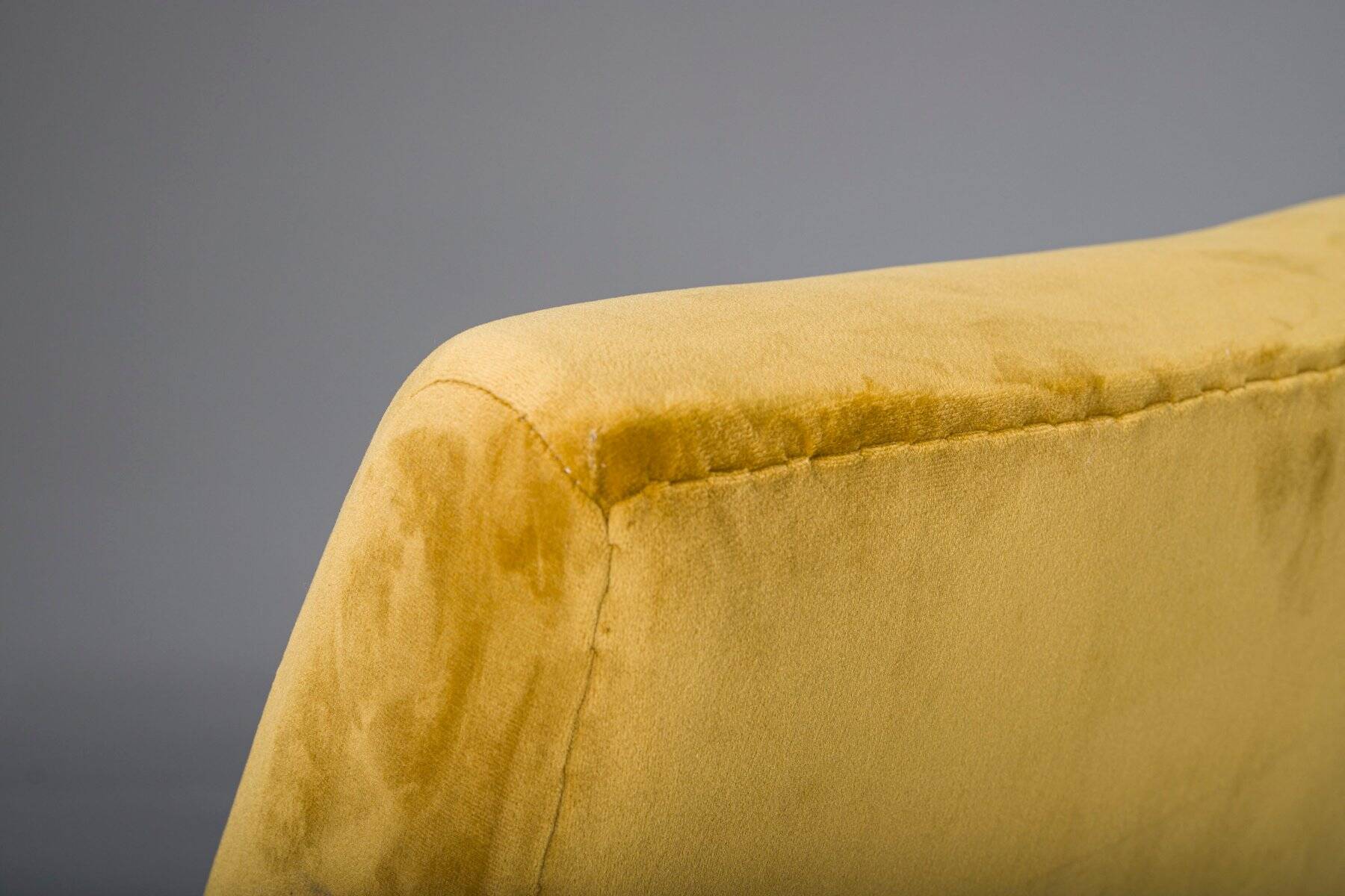 Fauteuils modèle 53 en velours moutarde attribués à Jaroslav Smidek pour Ton, années 1960, lot de 2