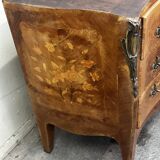 Curved and inlaid chest of drawers, Louis XV style, late 19th-early 20th century